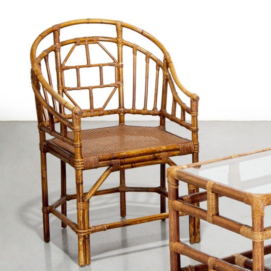Ensemble de salon en bambou de style pavillon de Brighton, attribué à McGuire, Billy Baldwin Provenance
États-Unis, milieu du 20e siècle
Comprend deux fauteuils cannés et une table basse en verre.

Description :
Un ensemble de salon en bambou du