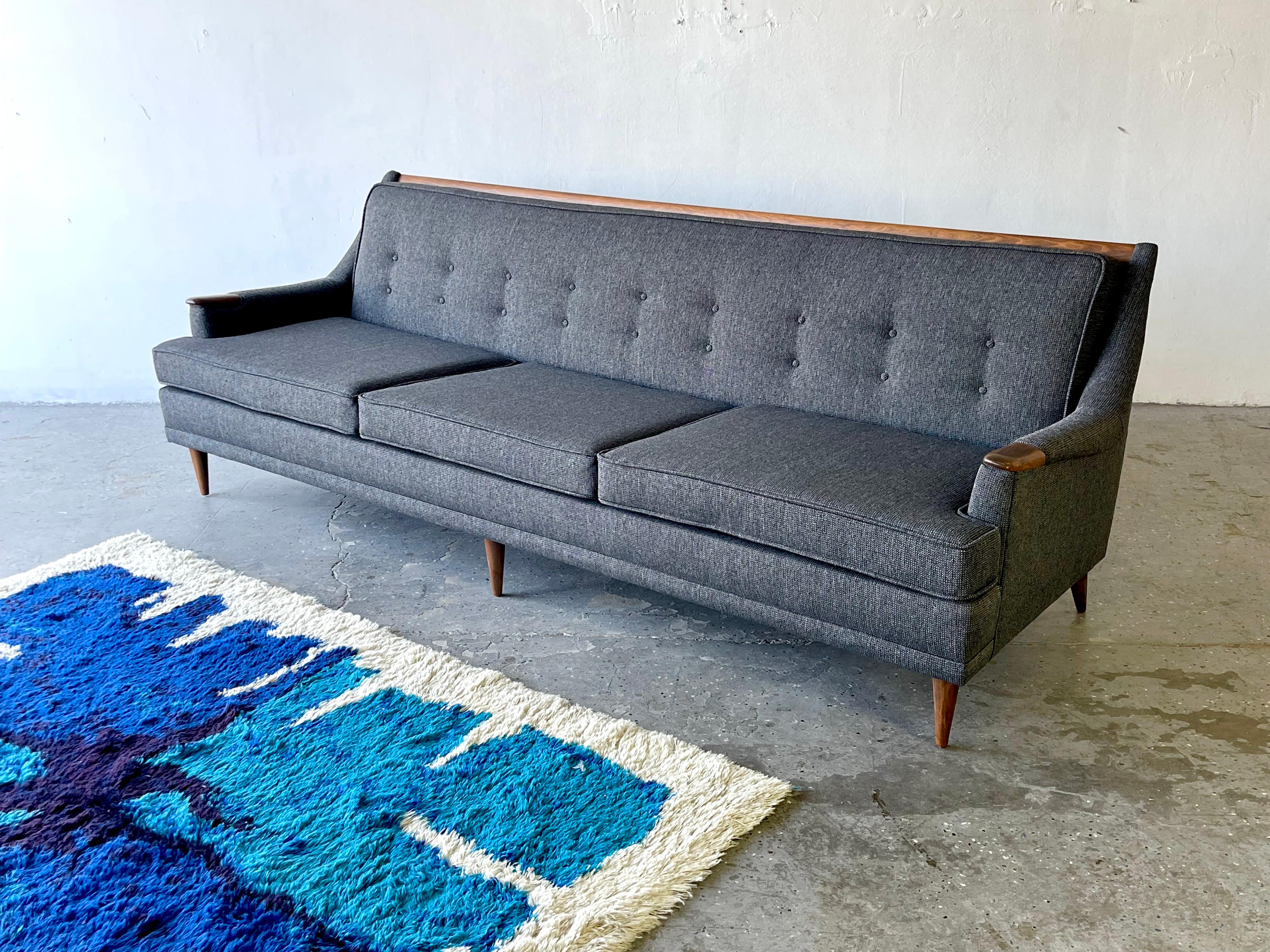 MCM Mid-Century Modern Kroehler sofa walnut new charcoal gray tweed upholstery 

Attractive vintage modern sofa with unique arm rests. Sleek design with clean mid-century lines combined with extreme comfort and new charcoal gray tweed upholstery.