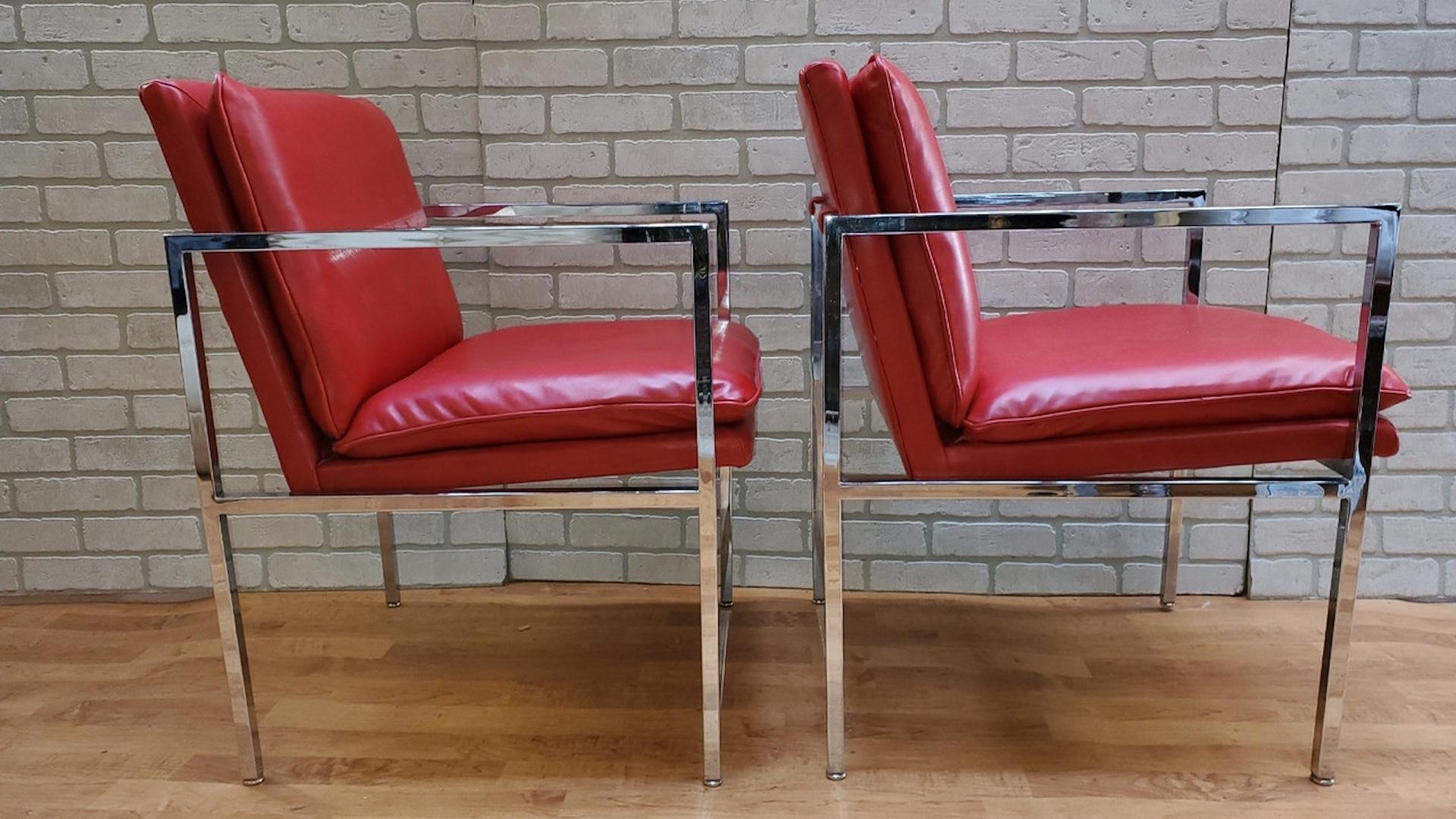 Mid-Century Modern Chaises à structure chromée MCM Milo Baughman nouvellement recouvertes de cuir - Paire de 2