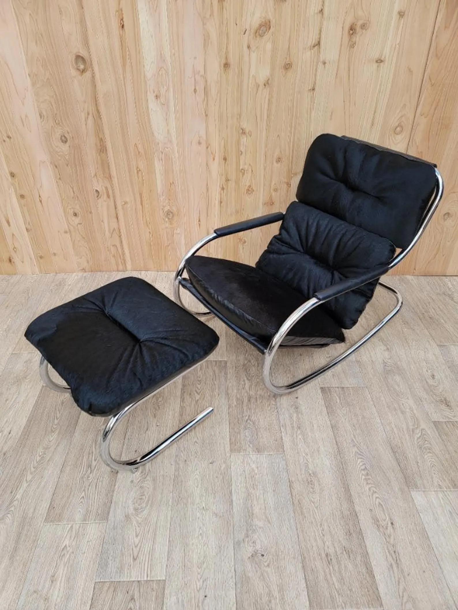 Dondolo e pouf di Milo Baughman rivestiti in pelle nera e pelle di mucca di MCM in vendita 2