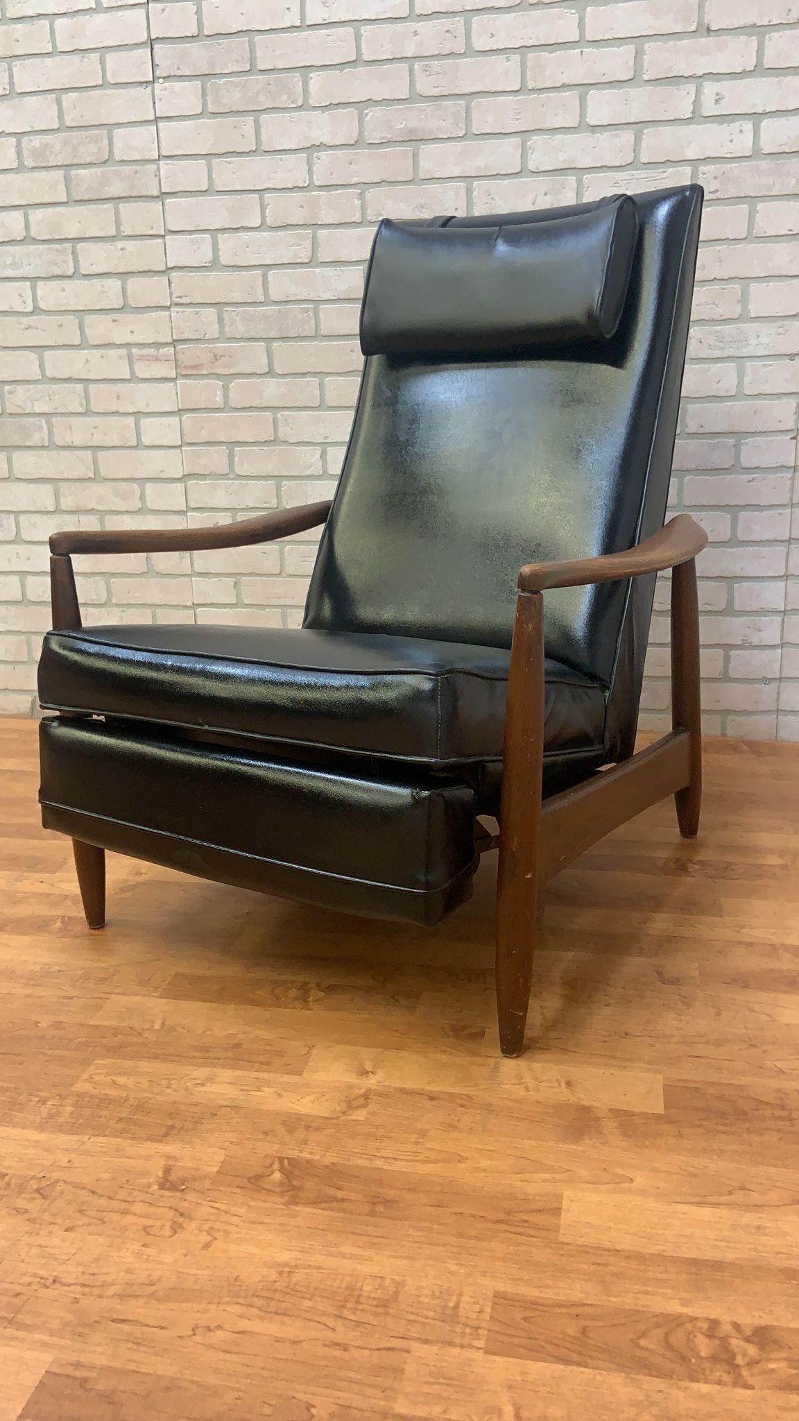 MCM Milo Baughman Style Aston Re-Invented Recliner in Black Leather In Good Condition For Sale In Chicago, IL