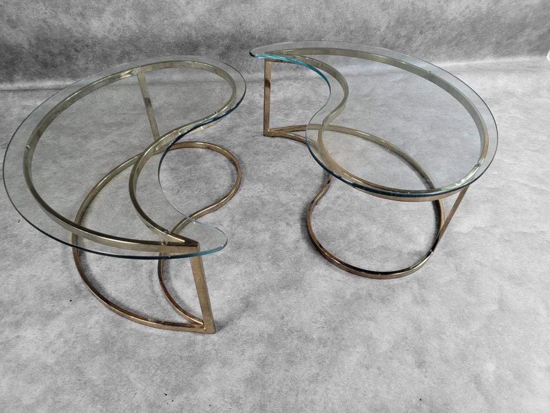 MCM Milo Baughman Style Brass Tear Drop Ying/Yang Coffee/Side Tables For Dia In Good Condition For Sale In Chicago, IL