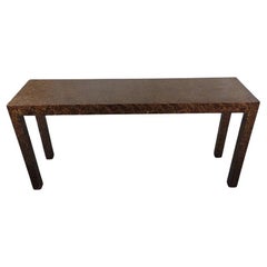 Tavolo da divano/console Parsons in stile Milo Baughman con smalto finto tartaruga a goccia