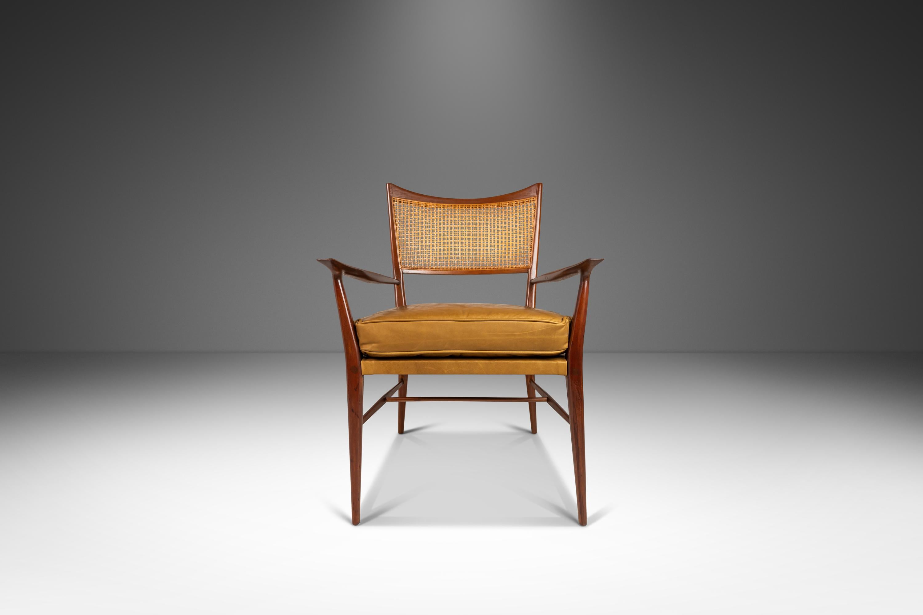 Voici une pièce unique et luxueuse d'un authentique mobilier du XXe siècle - un rare fauteuil modèle 7009 conçu par Paul McCobb pour Directional Furniture. Cette chaise est une véritable œuvre d'art et un must pour tout collectionneur de design