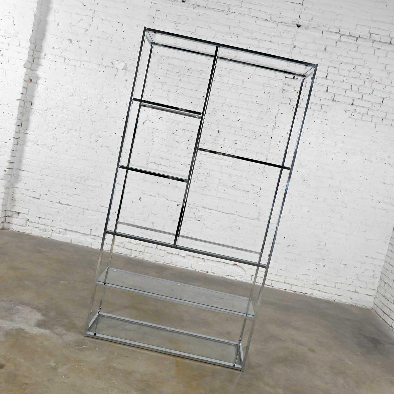 MCM - Moderne Etagere aus Chrom und Glas mit verspiegelter Rückseite, Design Institute America im Angebot 5