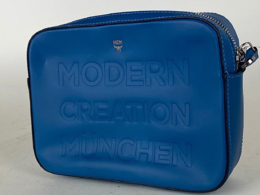 Bleu MCM Modern Creation - Pochette en cuir bleu 14mcm61 en vente