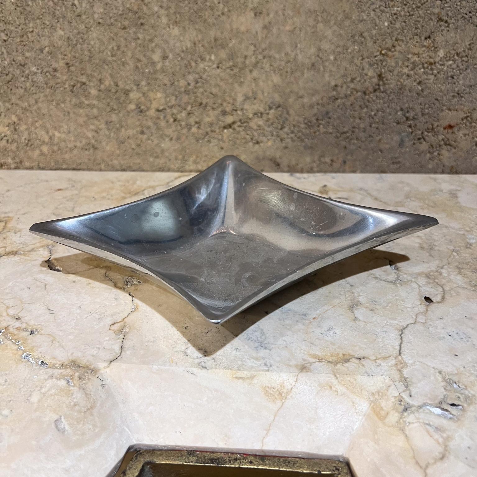 Mid-Century Modern MCM Modern Diamond Dish Aluminum For Sale