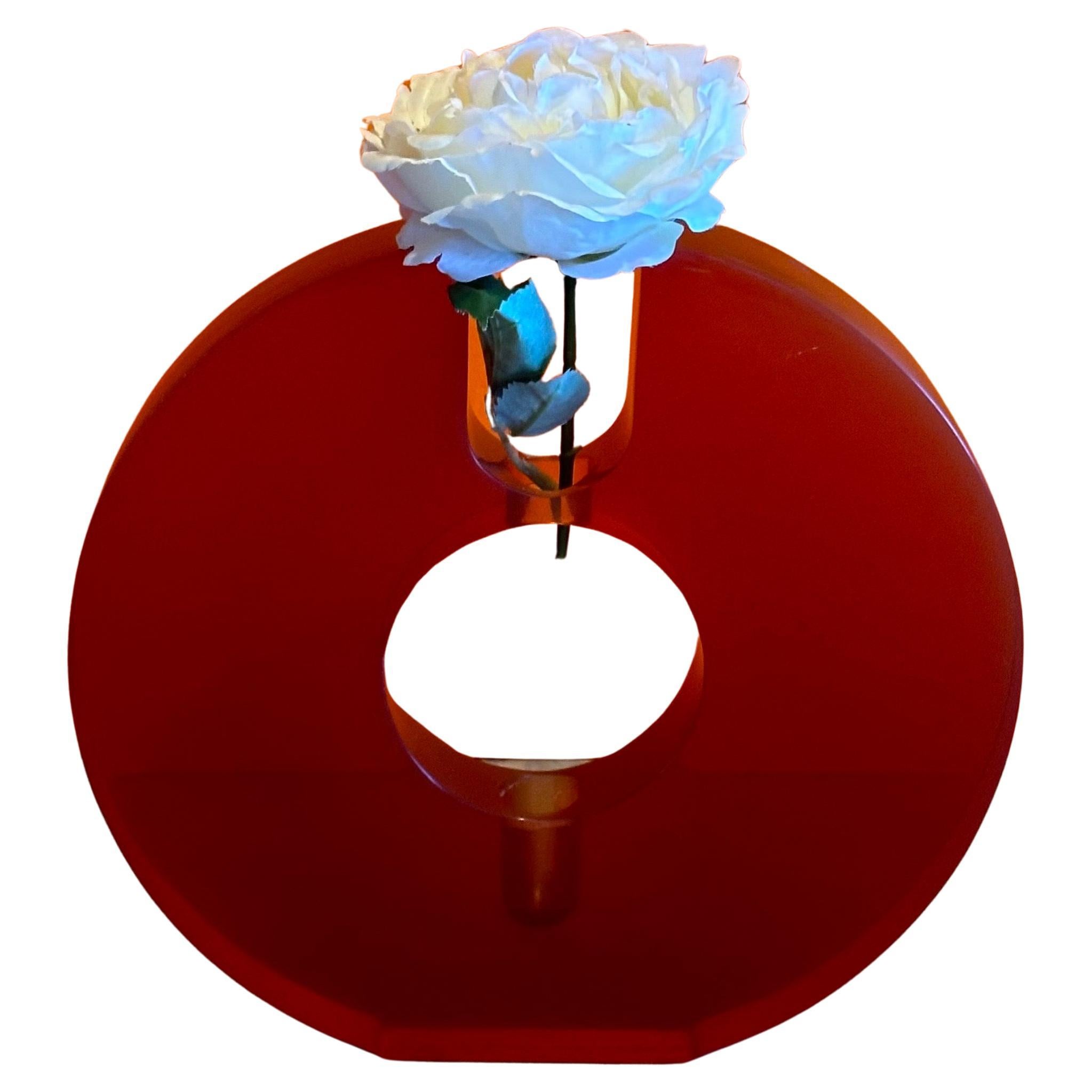 MCM Modern Red Lucite Centerpiece Bud Vase im Stil von Charles Hollis Jones im Zustand „Gut“ im Angebot in San Diego, CA