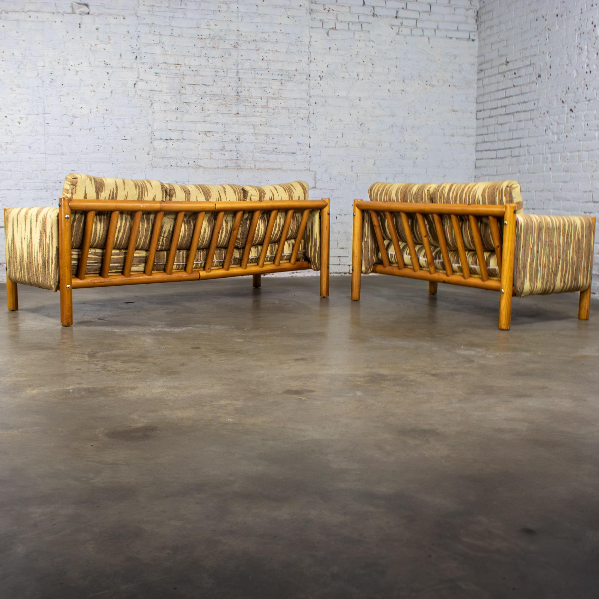 MCM - Canapé et loveseat modernes Cadre en bois de pin Toile avec tissu à points de flamme Bon état - En vente à Topeka, KS