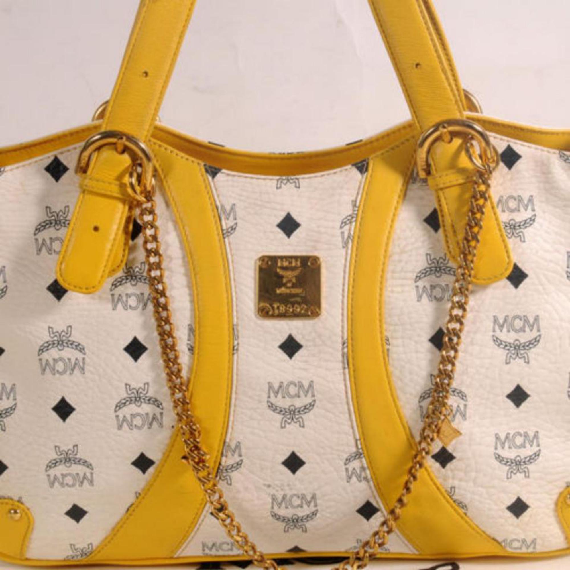CODE: T8992
This item will ship out immediately.
VERY GOOD VINTAGE CONDITION
(7.5/10 or B+)
Includes Dust Bag
This item does not come with any extra accessories.
Please review photos for more details.
Color appearance may vary depending on your