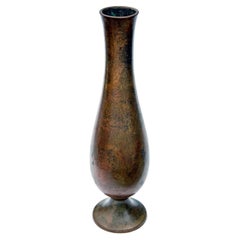 Vase japonais à pied en bronze moulé MCM
