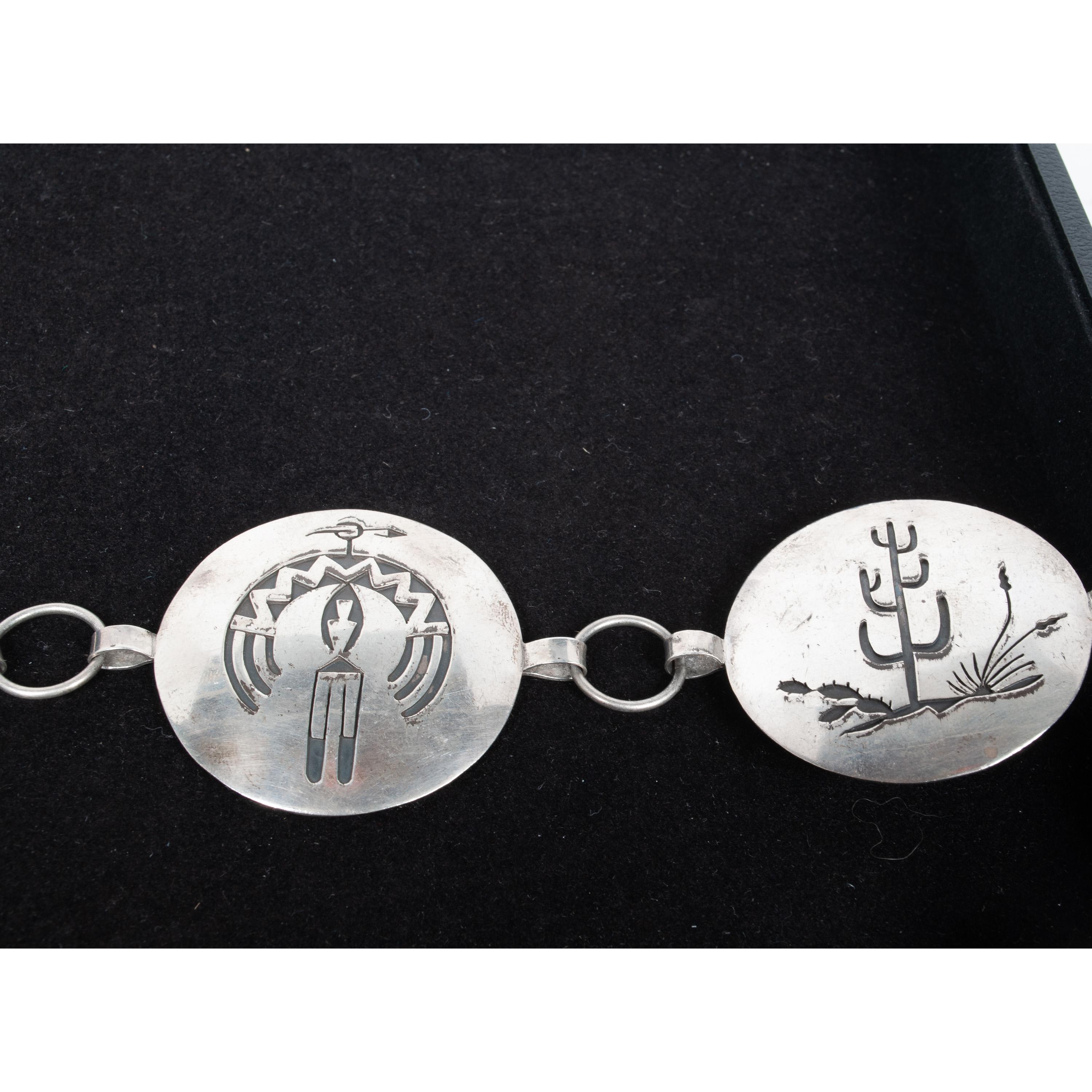 MCM Native American Navajo Silber graviert Storyteller Concho Gürtel Willie Yazzie im Angebot 3