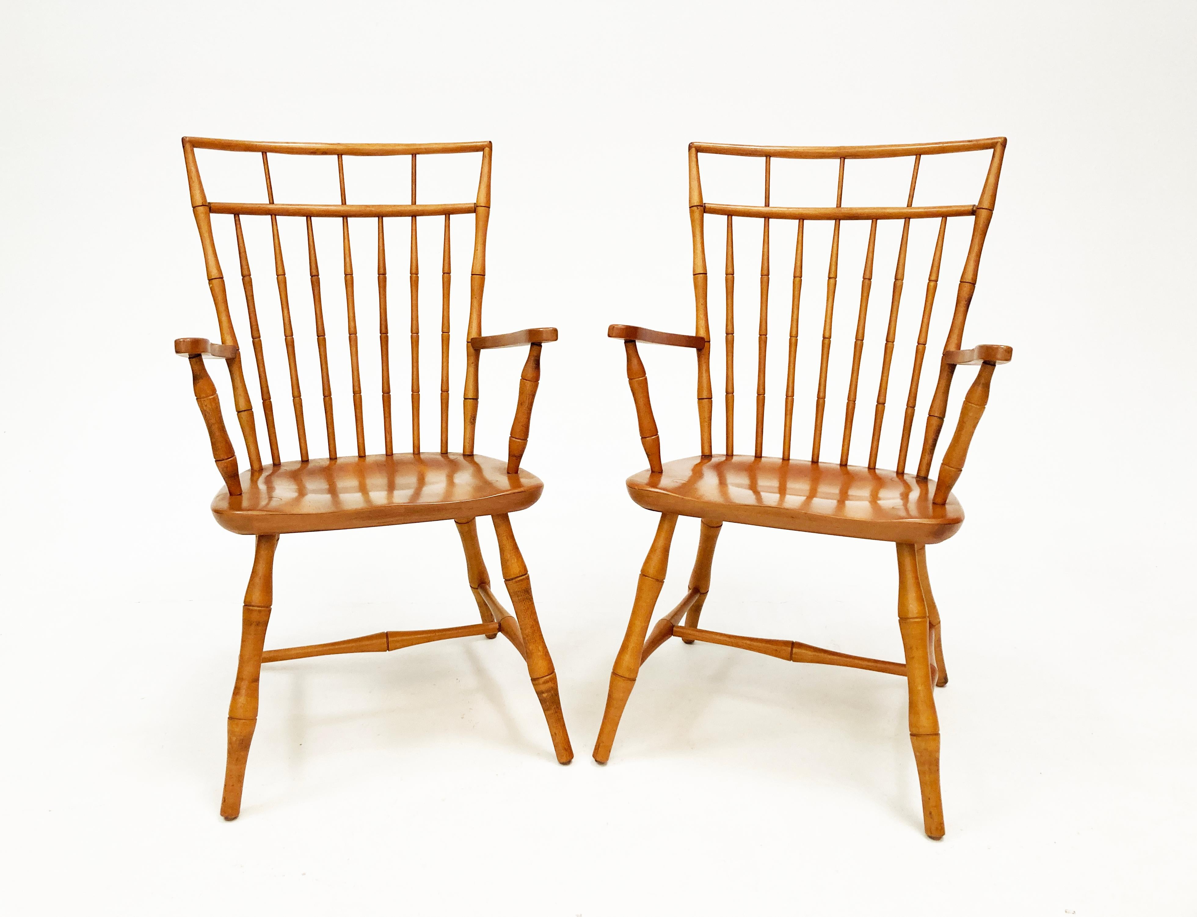 MCM Nichols & Stone Amerikanische Windsor-Esszimmerstühle aus Ahorn, Ahorn und Bambus mit Vogelkäfig, 6 Stühle (Maschinell gefertigt) im Angebot
