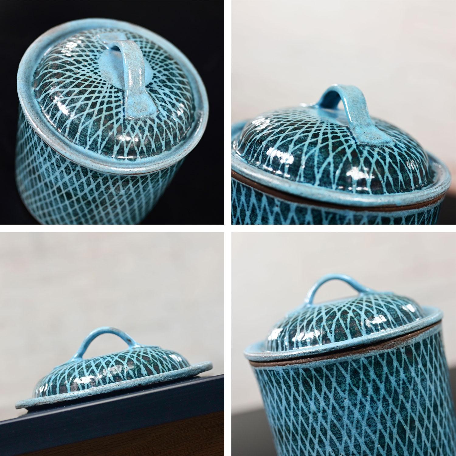 MCM Northern California Pottery Barattolo con coperchio blu di Niels Frederiksen in vendita 4