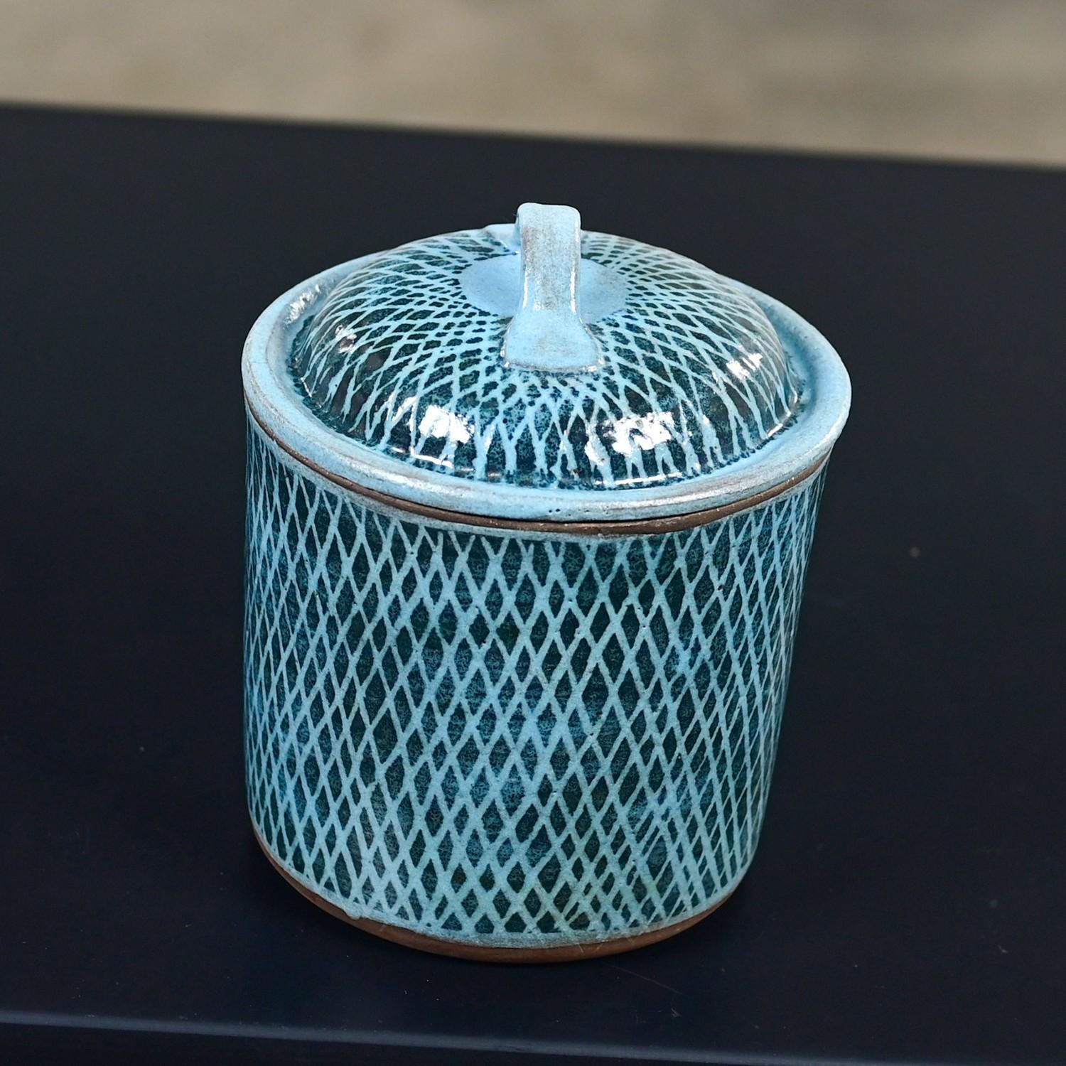 MCM Northern California Pottery Barattolo con coperchio blu di Niels Frederiksen In condizioni buone in vendita a Topeka, KS