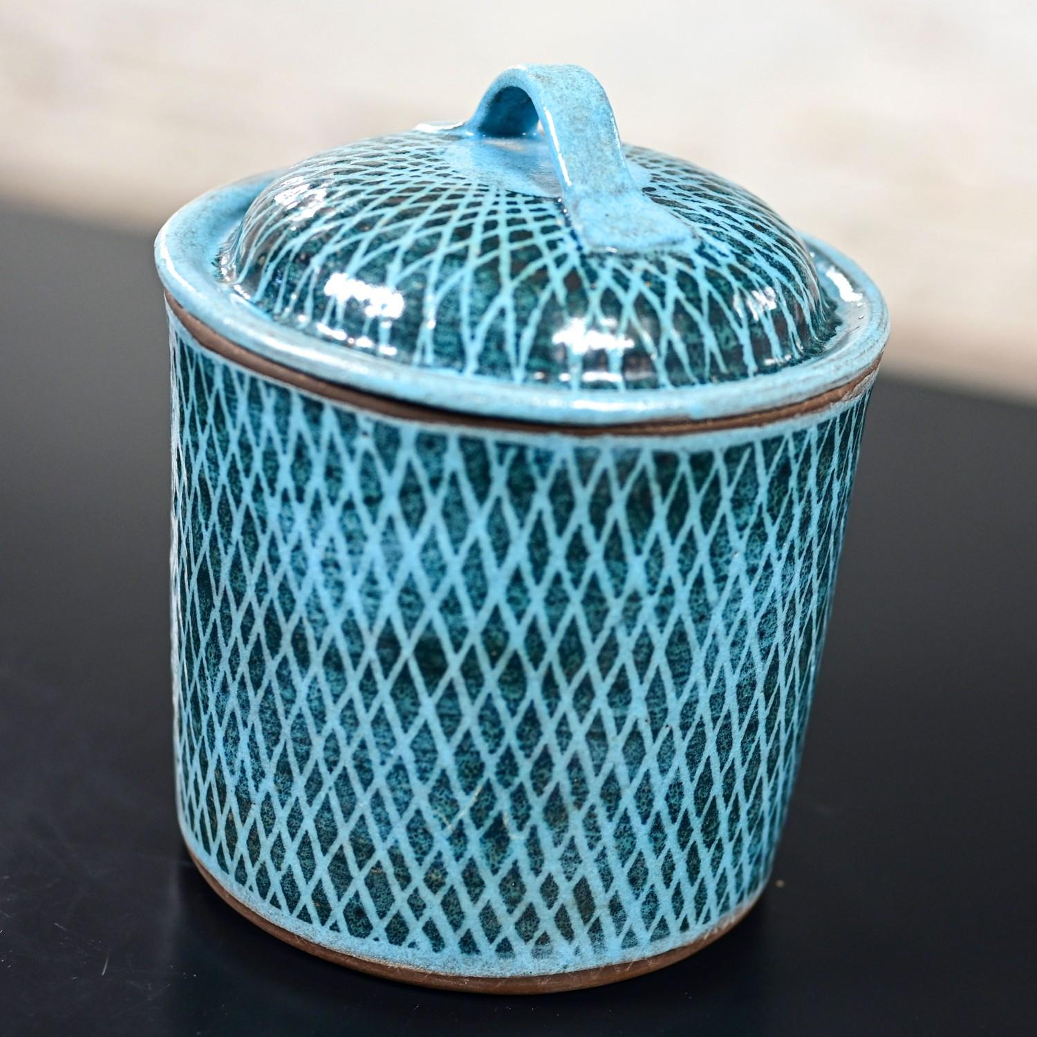 MCM Northern California Pottery Barattolo con coperchio blu di Niels Frederiksen in vendita 1