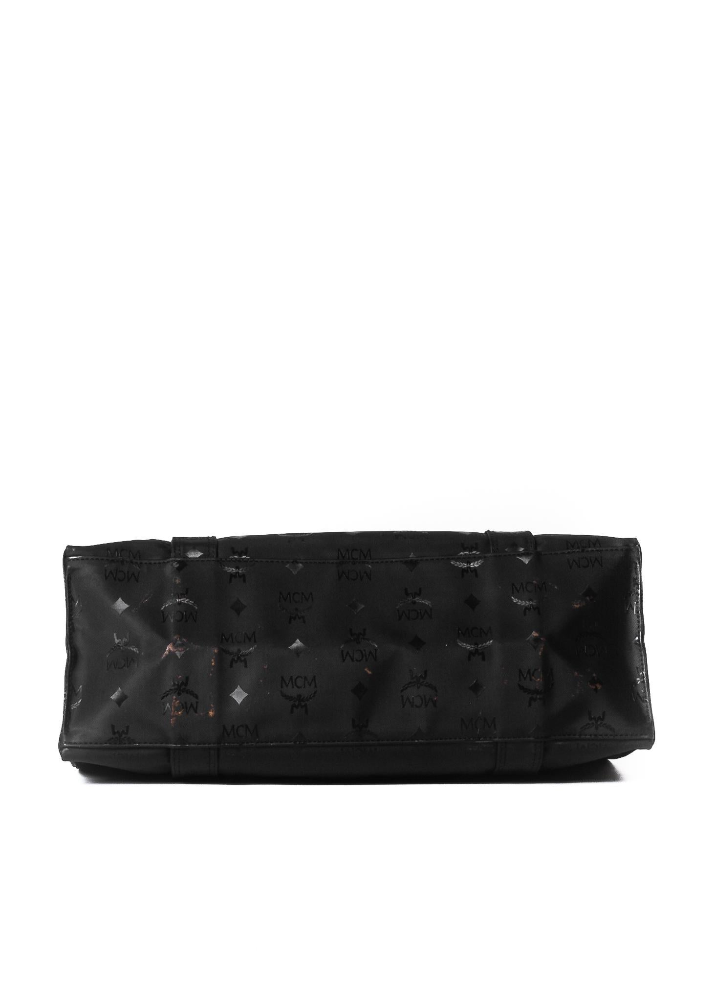 Noir Fourre-tout en nylon imperméable pour les bagages MCM en vente