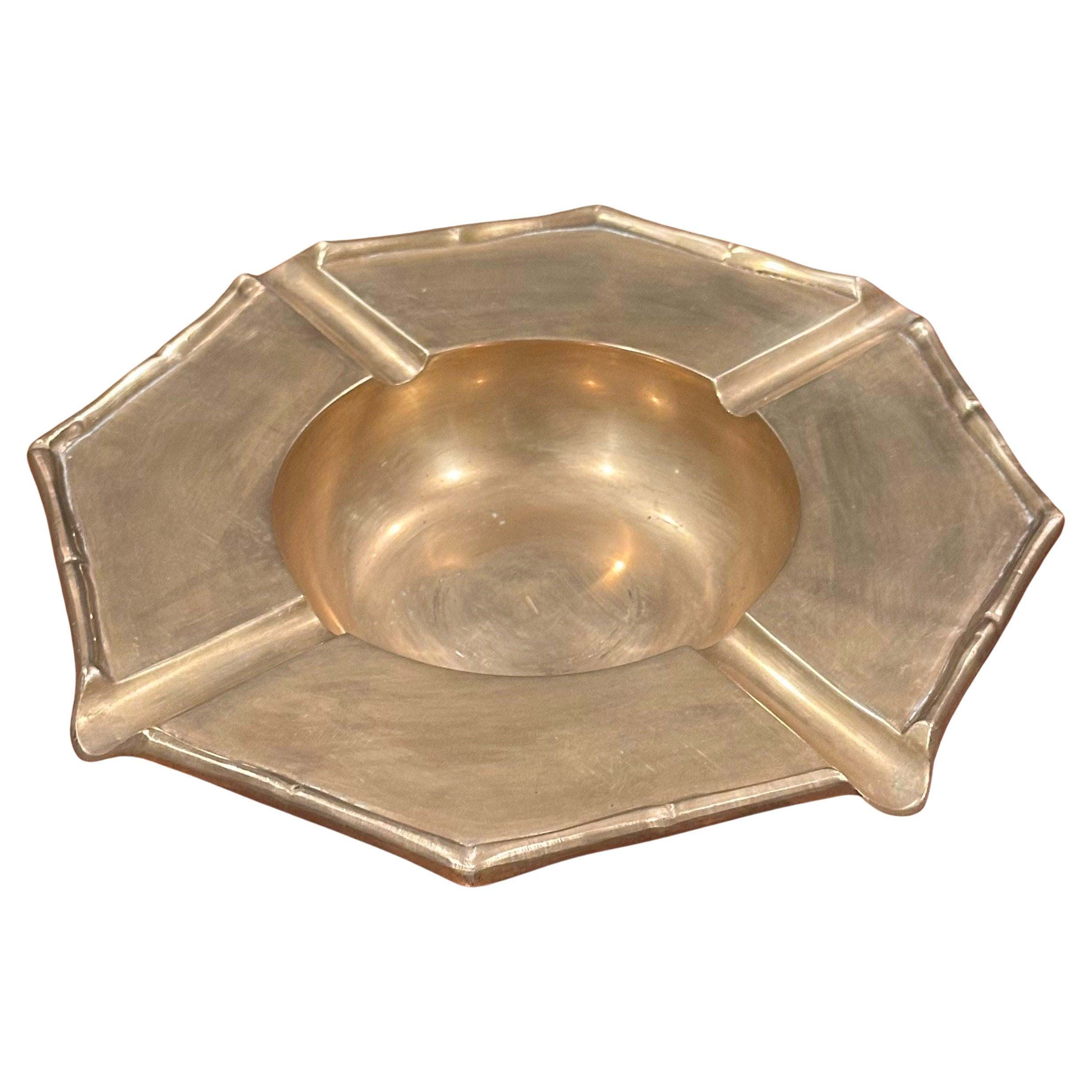MCM Achteckiger Aschenbecher aus Messing im Angebot 1