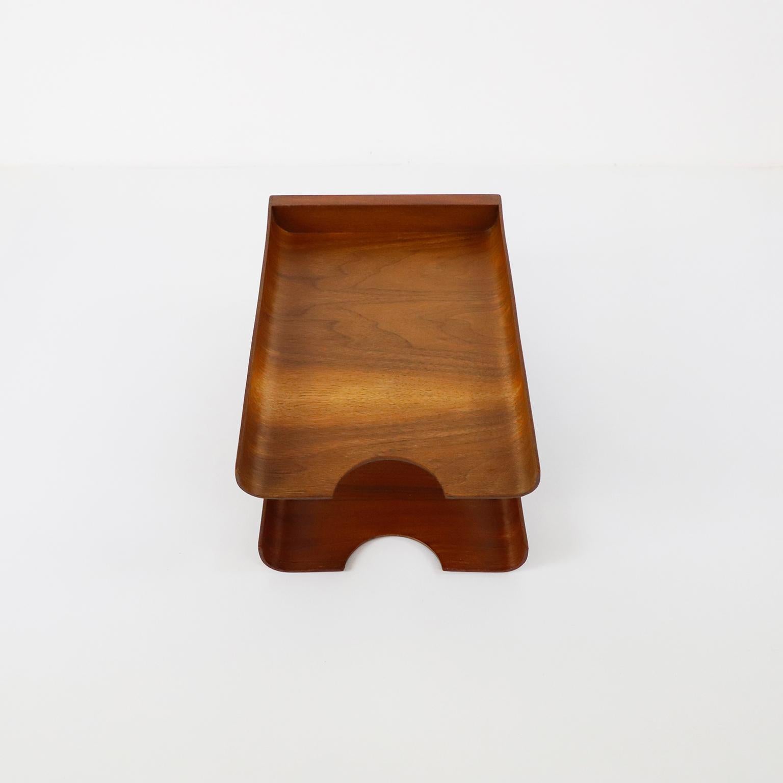 We offer this Mid-Century Modern desk office tray, clean design in two levels made by IRGSA, circa 1970.
