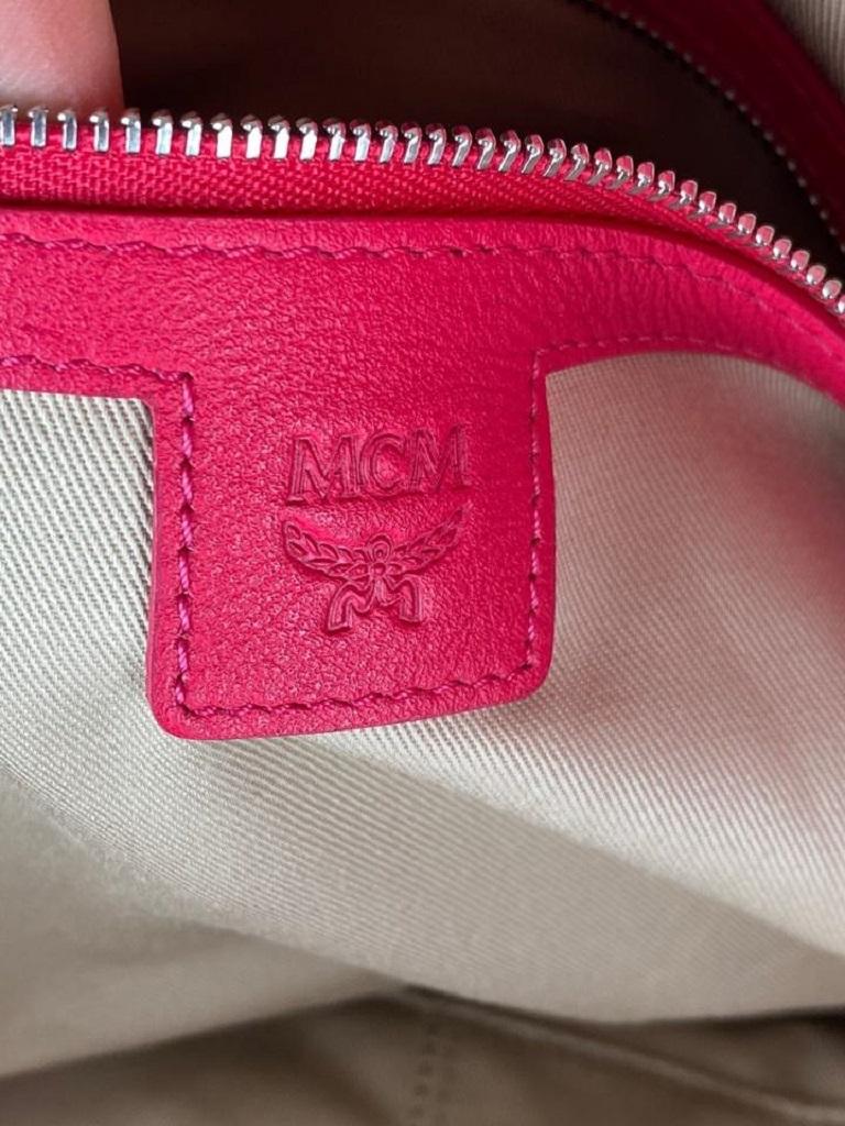 MCM Orang Ilse Large Beach 22mcm62 Pink Canvas Tote In New Condition For Sale In Dix hills, NY