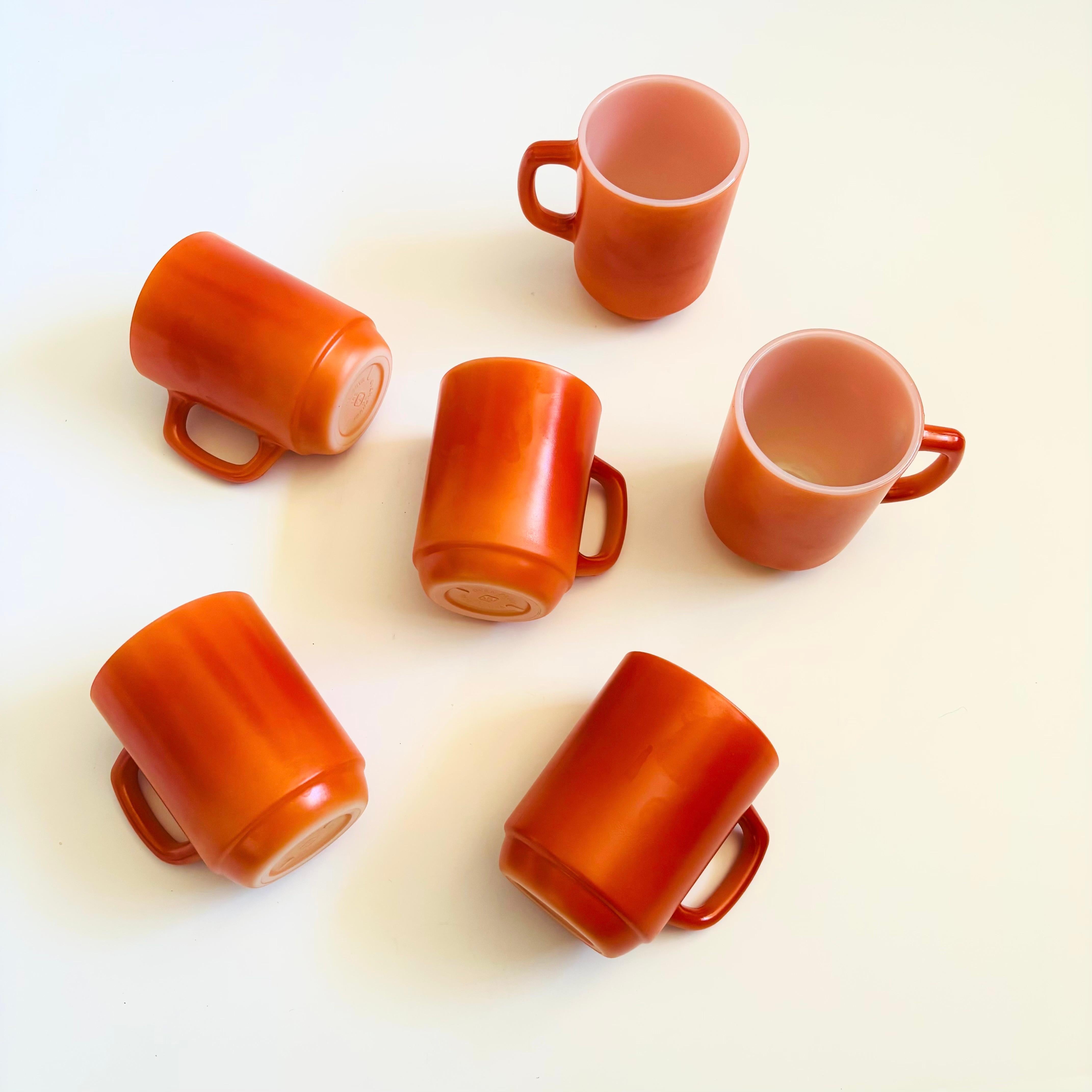 Mugs en verre au lait orange MCM - Lot de 6 en vente 1