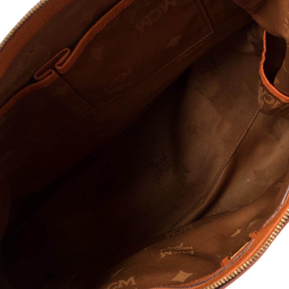 MCM Große Tasche aus strukturiertem Leder in Orange im Angebot 9