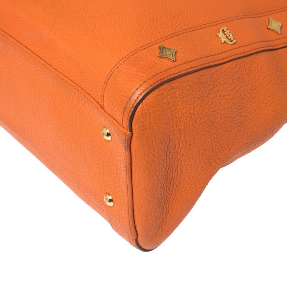 MCM Orange Textured Leather Large Tote In Fair Condition For Sale In Dubai, Al Qouz 2