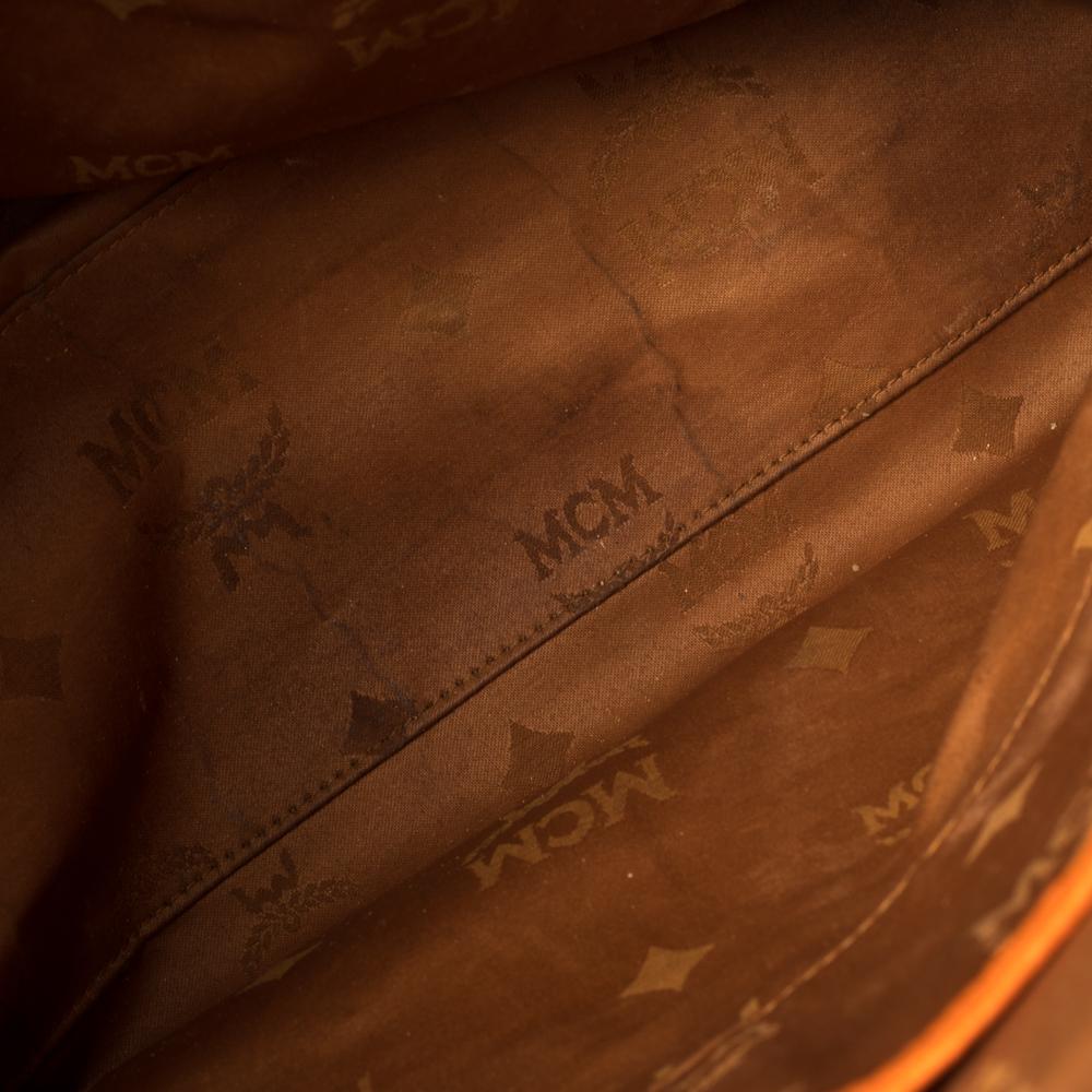 MCM Große Tasche aus strukturiertem Leder in Orange im Angebot 4