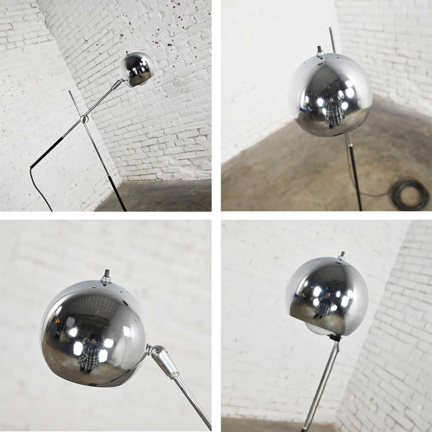 MCM Orbital Chrome Ball Adjustable Floor Lamp Attributed to Robert Sonneman  For Sale 2