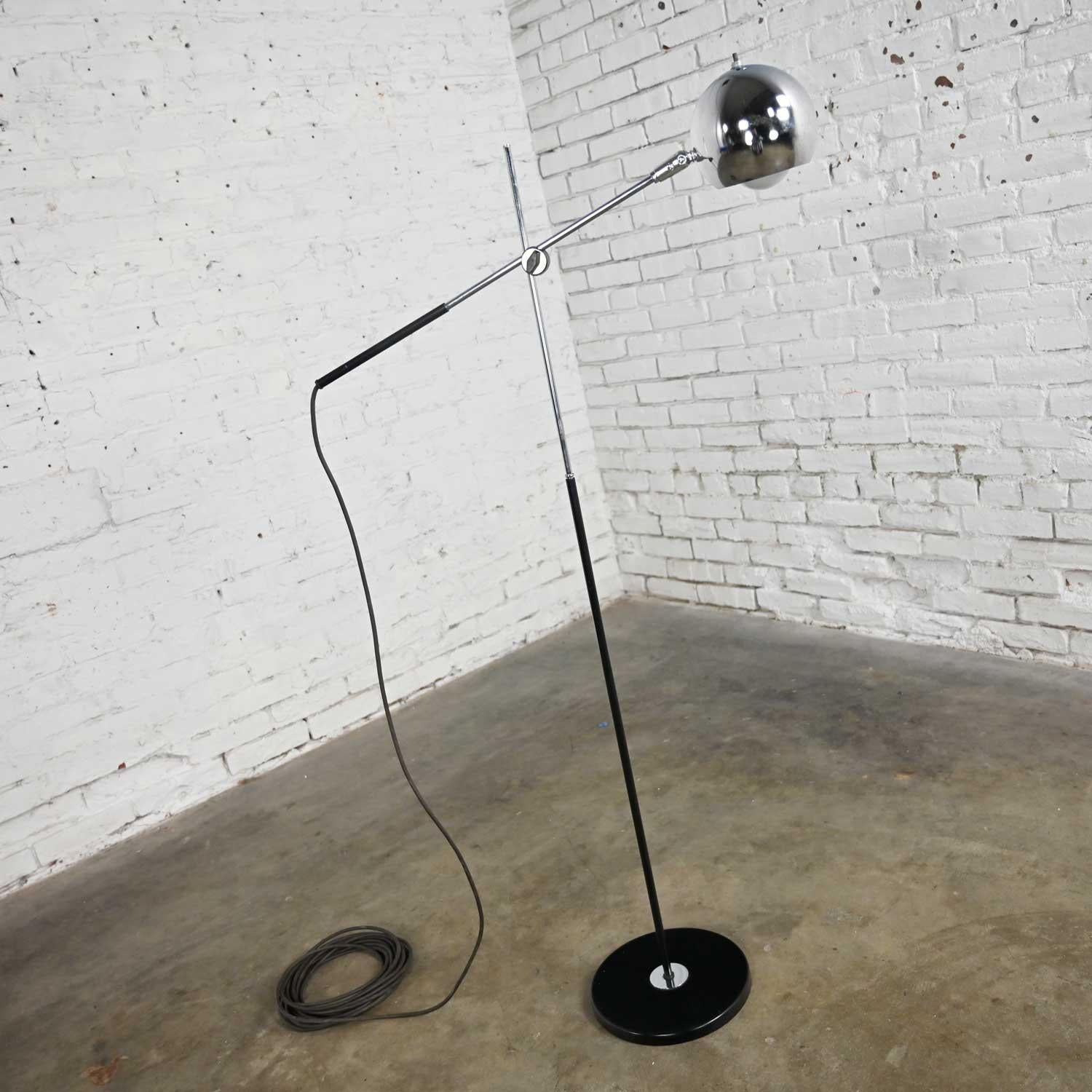 Wonderful MCM or mid-century modern orbital chrome ball adjustable floor lamp attributed to the “Eyeball” floor lamp by Robert Sonneman. Beautiful condition, keeping in mind that this is vintage and not new so will have signs of use and wear. Please