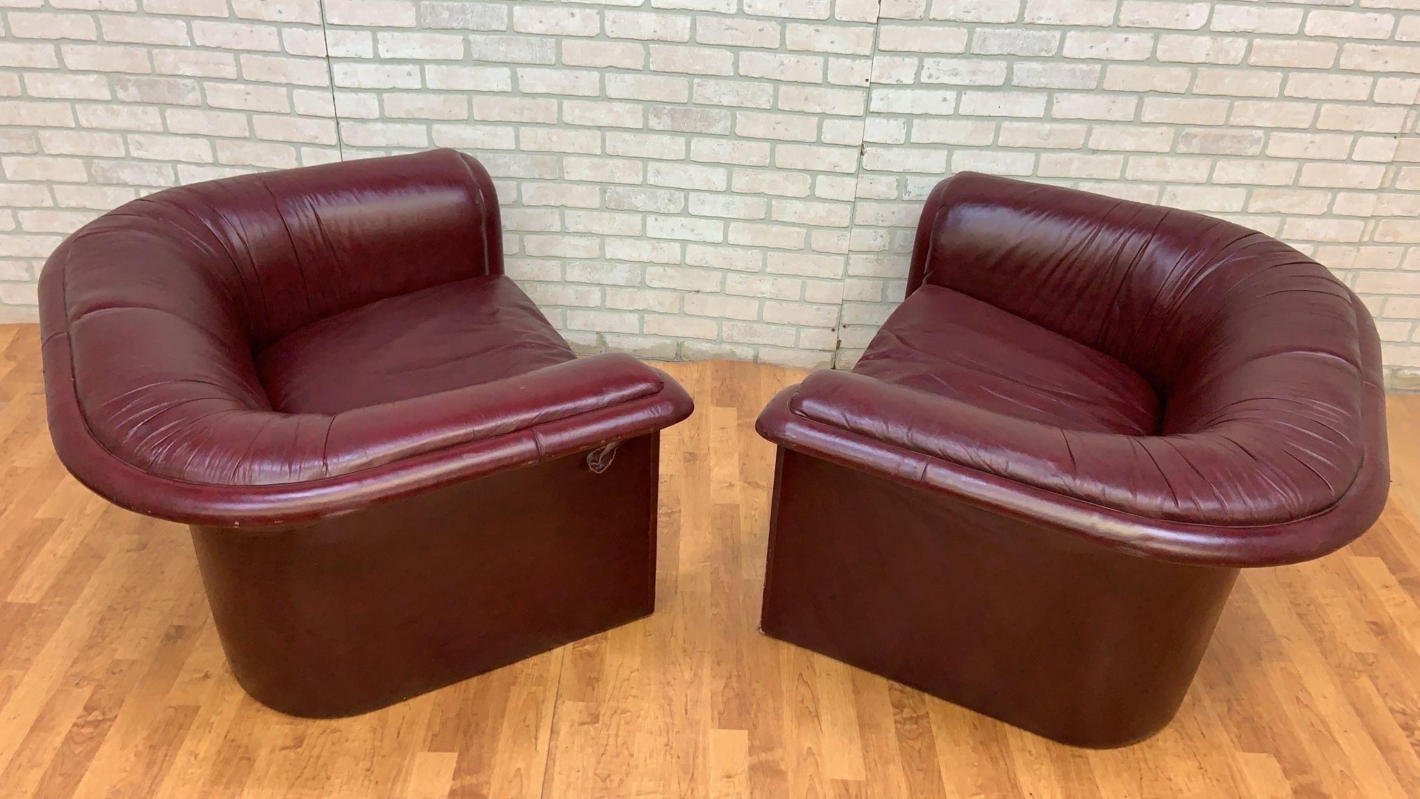 MCM Oversized Flare-Arm Leather Lounges by Dennis Christianson for Dunbar For Sale 2