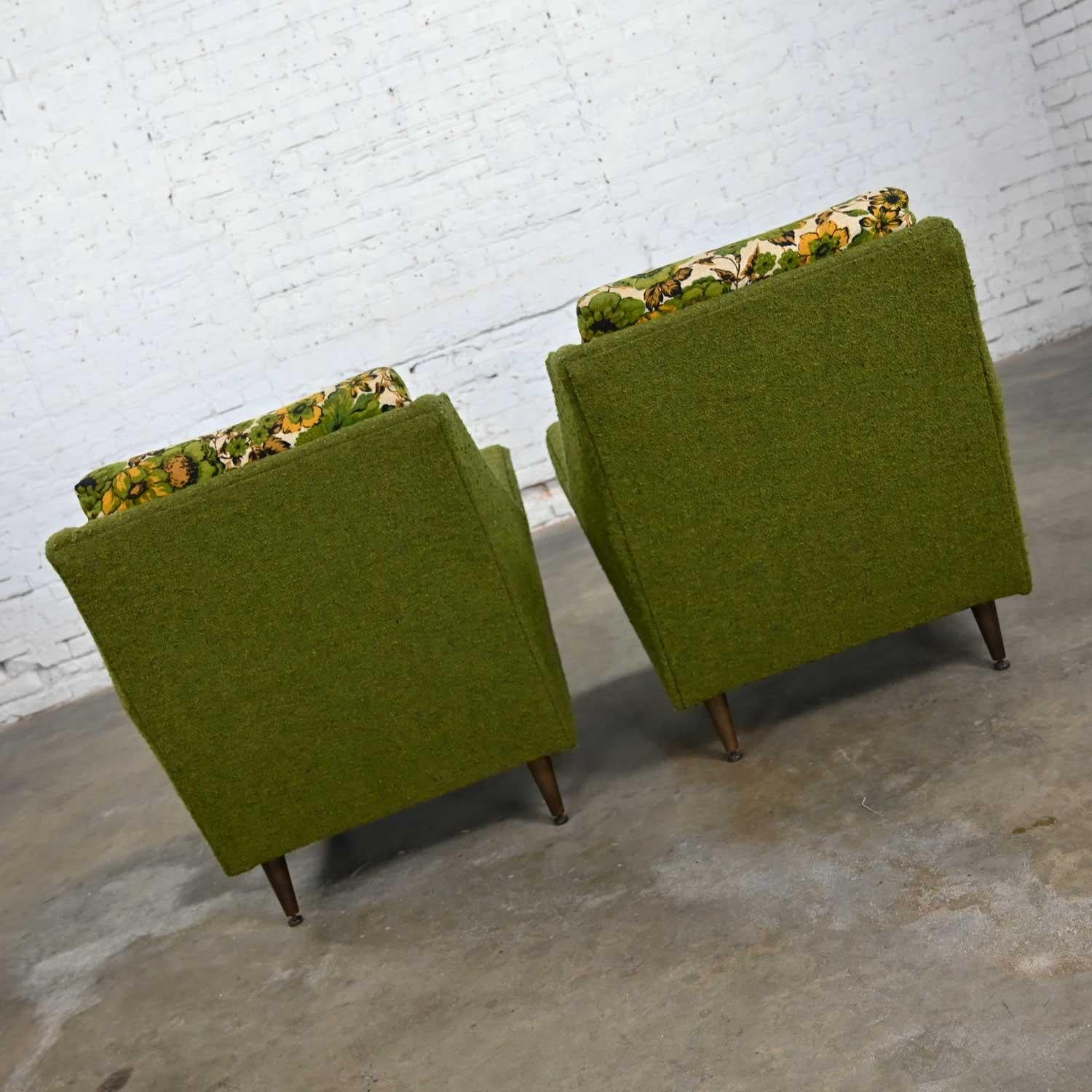 Late 20th Century MCM Pair Two-Toned Lounge Chairs by Mastercraft Original Green & Floral Fabric