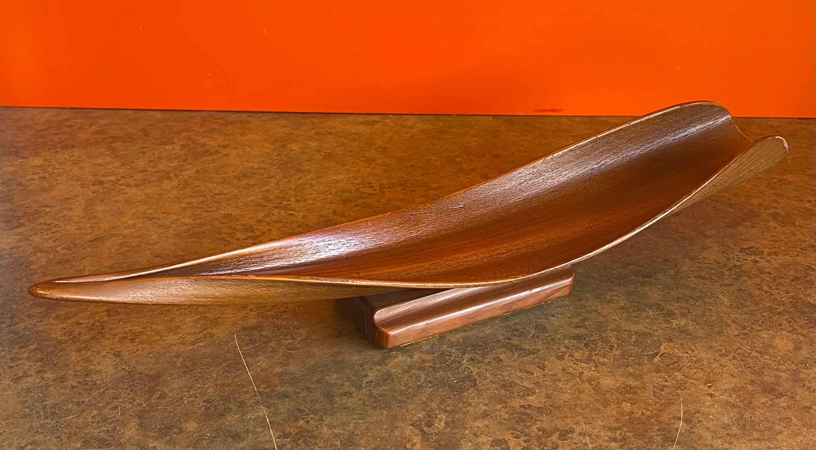 MCM Palm Frond / Leaf Sculpture in Teak In Good Condition For Sale In San Diego, CA