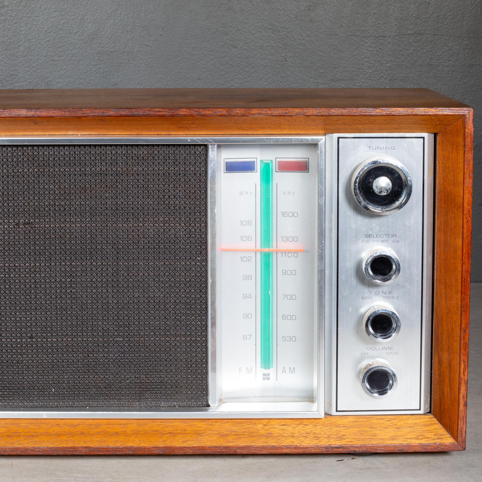 Mid-Century Modern MCM Panasonic Am Fm Radio c.1968 For Sale