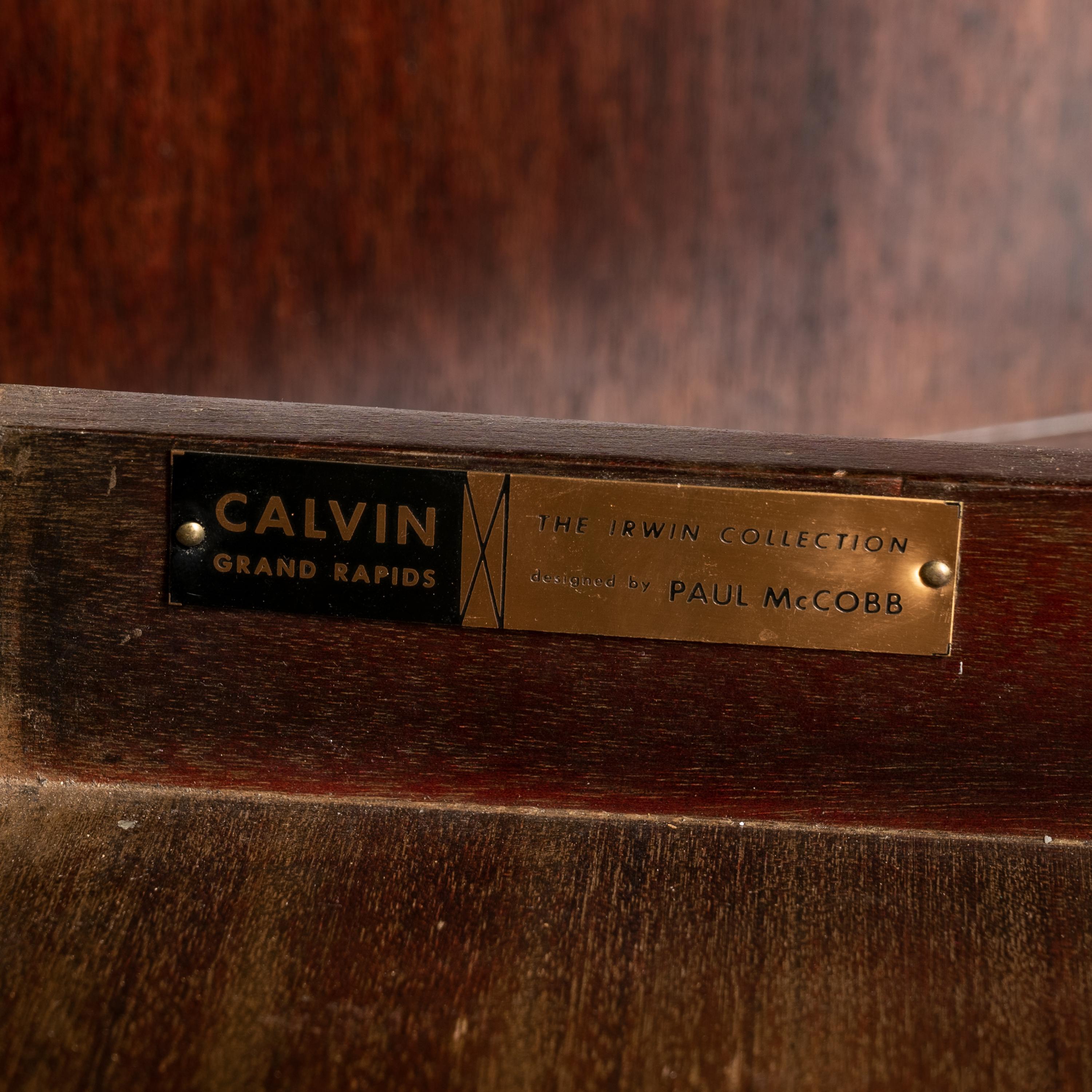 MCM Paul McCobb Irwin Kollektion Calvin Anrichte/ Sideboard aus Leder und Messing aus Nussbaumholz im Angebot 6