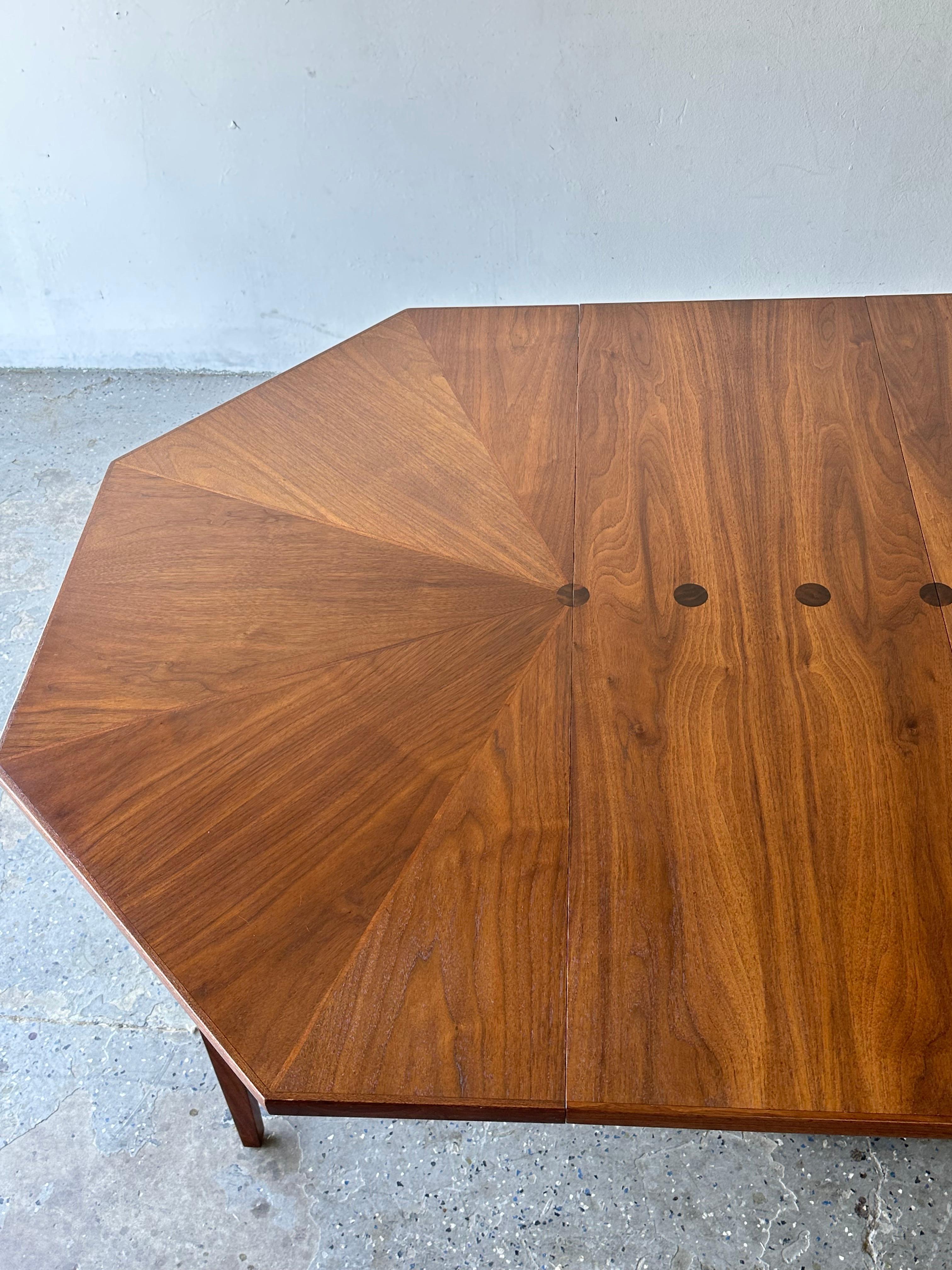 MCM Pedestal Masterpiece Walter Wabash Dining Table Inlaid Rosewood & Leafs 3