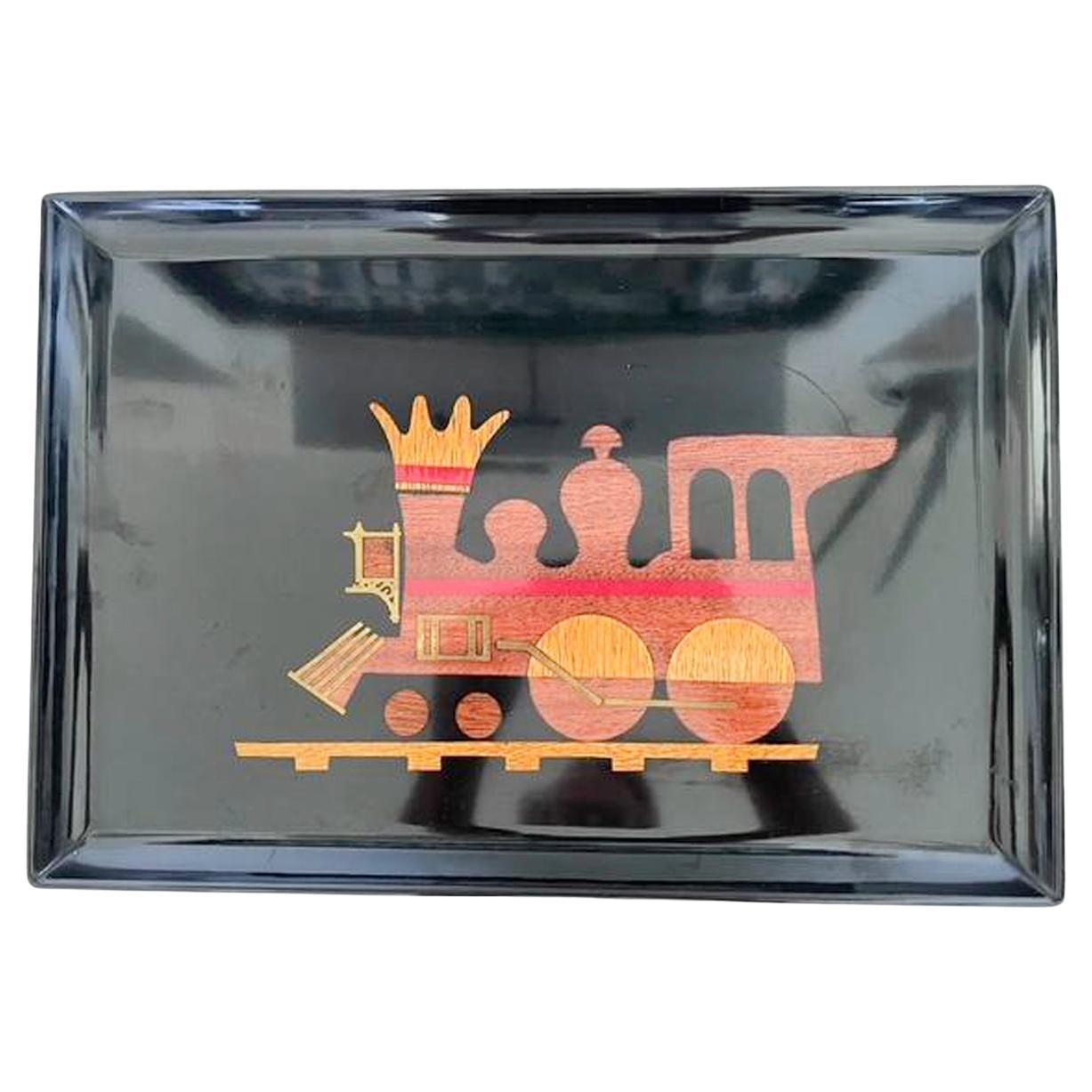 Vassoio MCM in resina fenolica con locomotiva intarsiata in Wood e ottone di Couroc