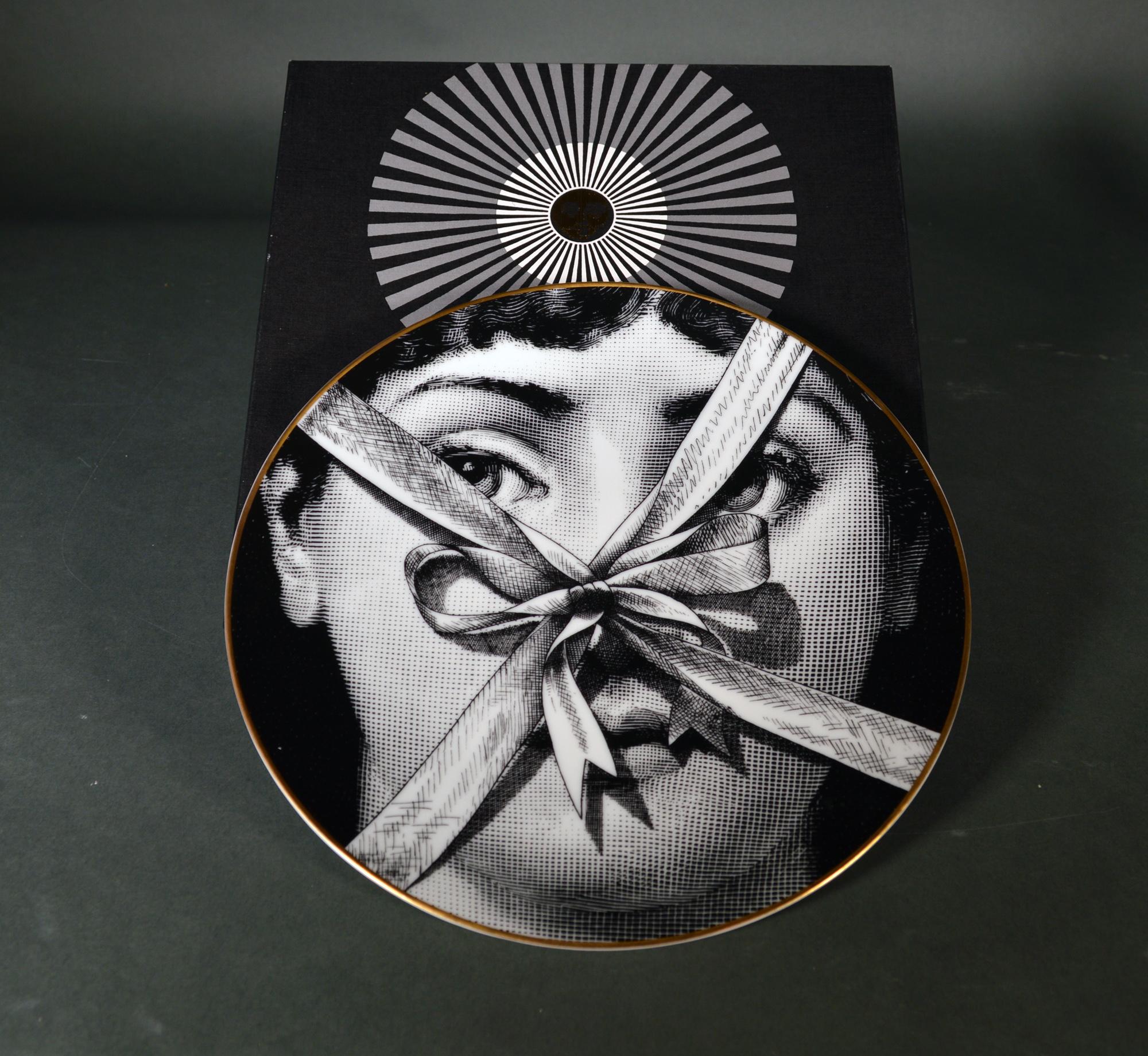 MCM Piero Fornasetti Rosenthal Themes & Variations Porcelain Plate, Motiv 32 In Good Condition In Downingtown, PA