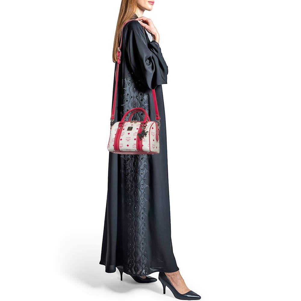 Designer bags are ideal companions for ample occasions! Here we have a fashion-meets-functionality piece crafted with precision. It has been equipped with a well-sized interior that can easily fit all your essentials.
