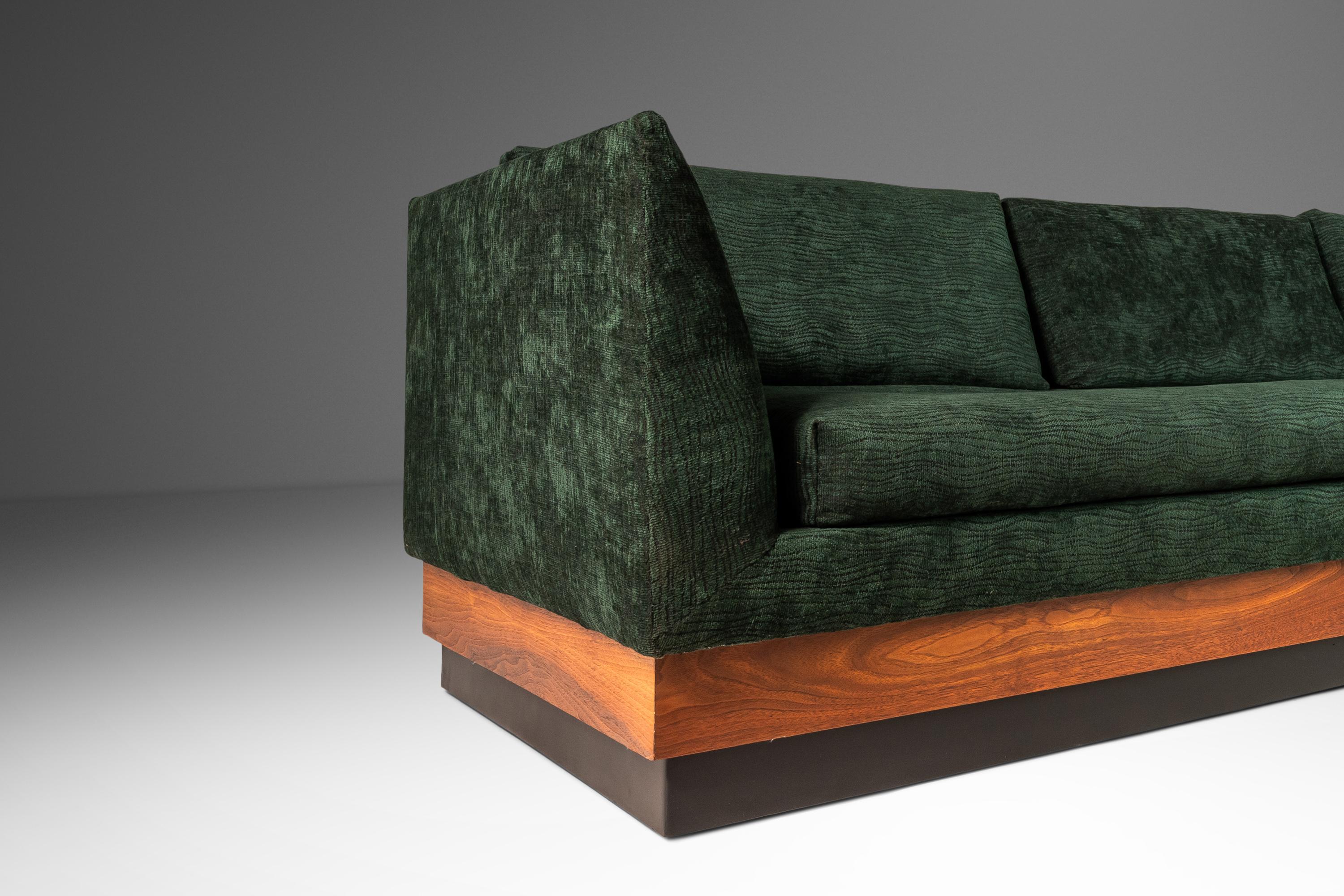 MCM Plateau-Sofa aus Nussbaumholz von Adrian Pearsall für Craft Associates, ca. 1960er Jahre (Moderne der Mitte des Jahrhunderts) im Angebot