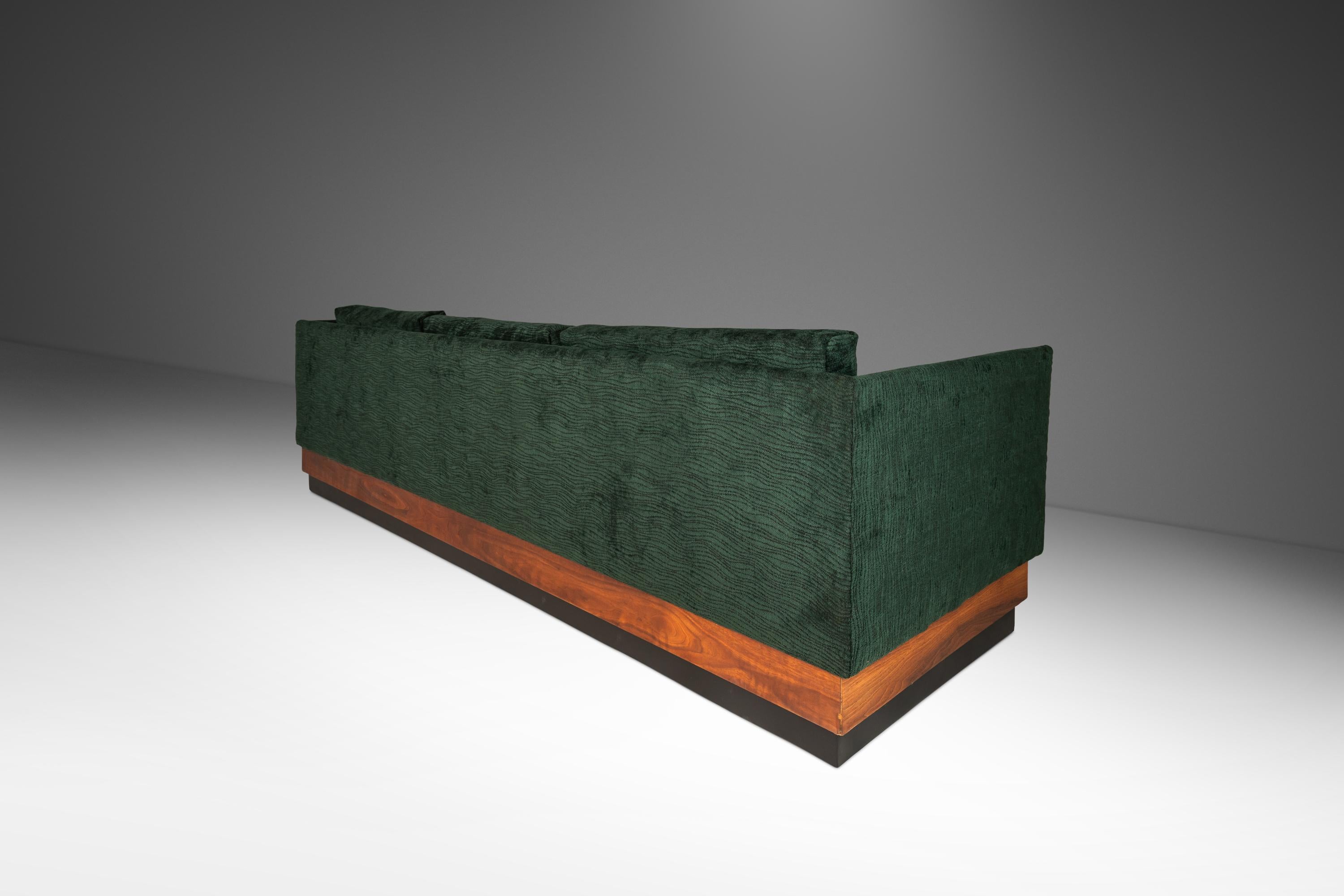 MCM Plateau-Sofa aus Nussbaumholz von Adrian Pearsall für Craft Associates, ca. 1960er Jahre (Mitte des 20. Jahrhunderts) im Angebot