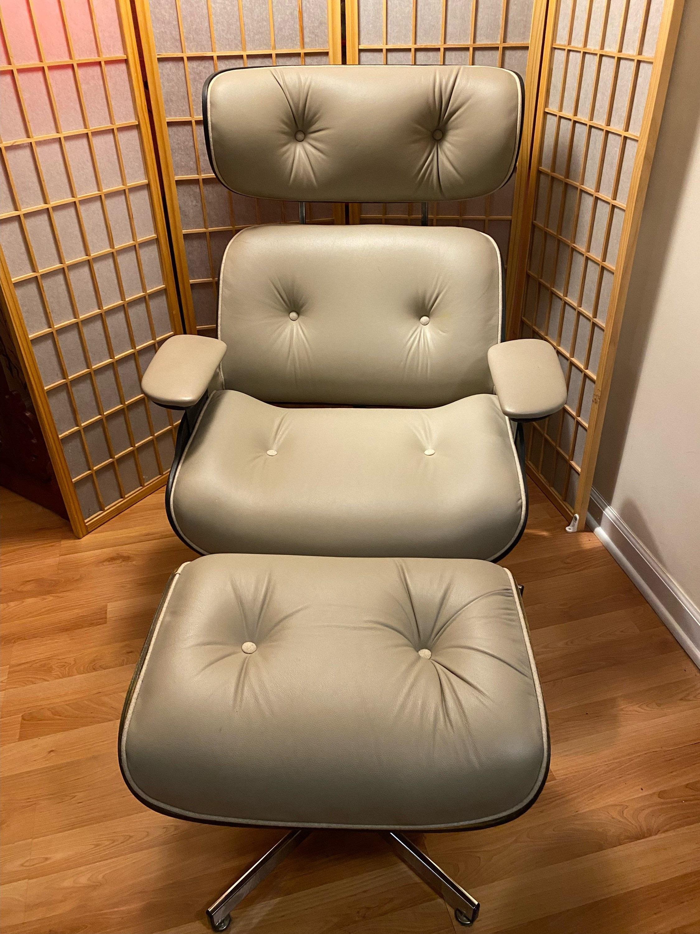 Mid-Century Modern Plycraft Lounge Chair and Ottoman New Upholstered Leather - 2 Piece Set 

The chair was newly upholstered with a Holly Hunt Leather. The chair is in a great condition and ready to go to a new home. Super comfy! 

circa
