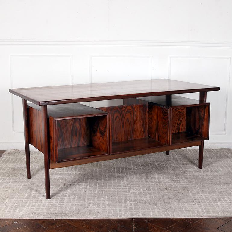 Legno Scrivania direzionale in palissandro MCM di Kai Kristiansen in vendita