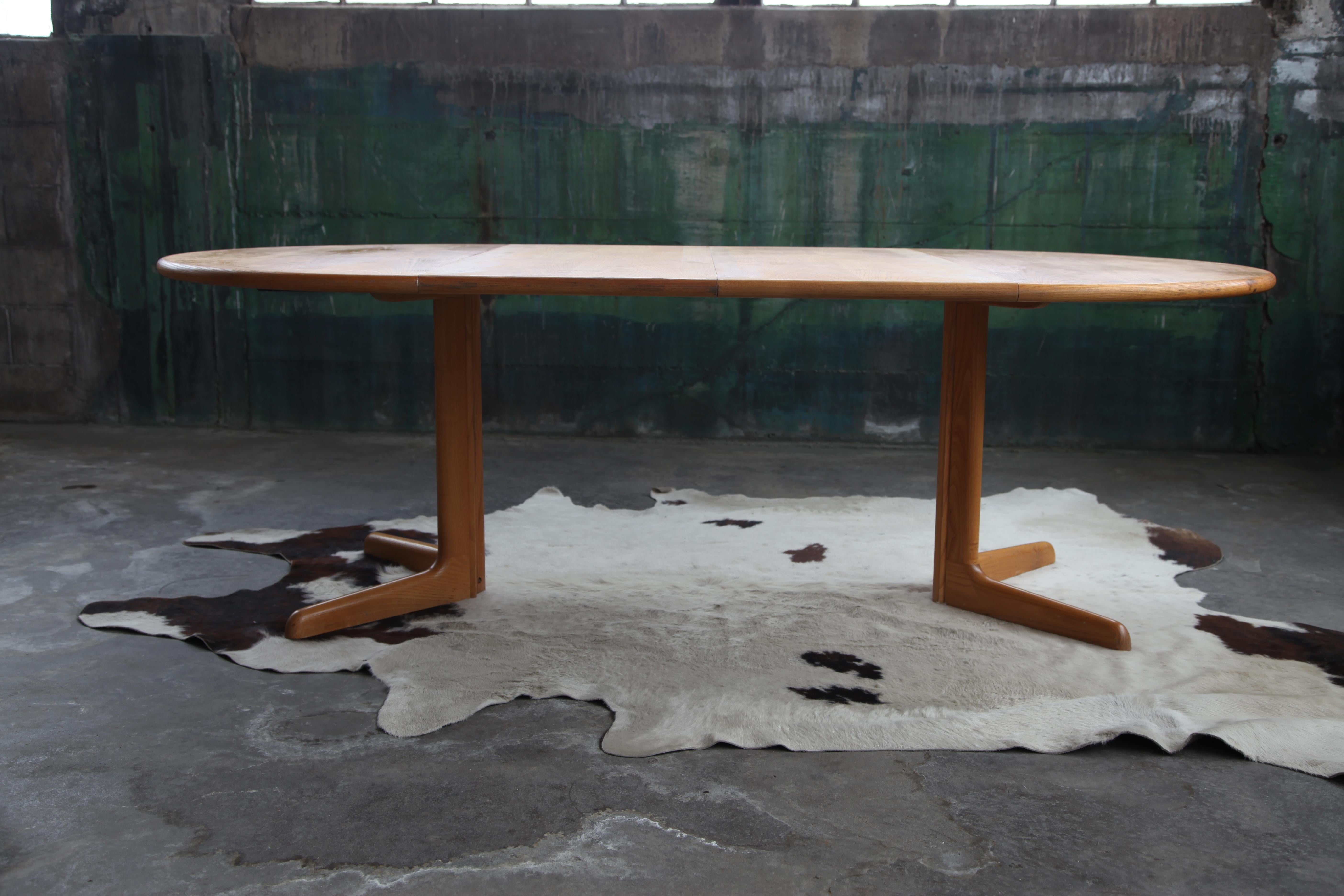 Table de salle à manger ronde ou ovale MCM avec feuilles + 4 chaises par Gudme Jl Moller, 9 pièces en vente 5