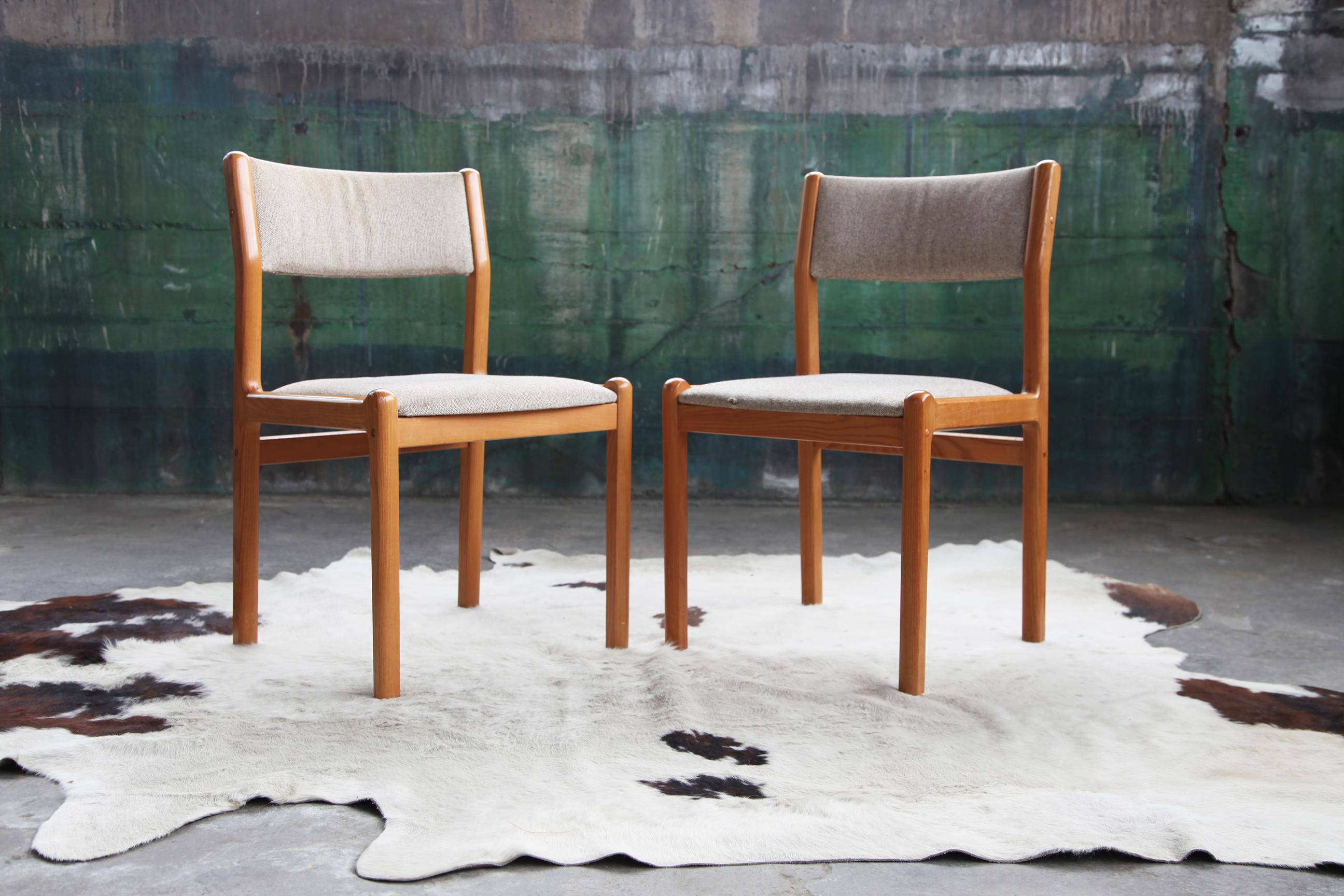 Table de salle à manger ronde ou ovale MCM avec feuilles + 4 chaises par Gudme Jl Moller, 9 pièces 7