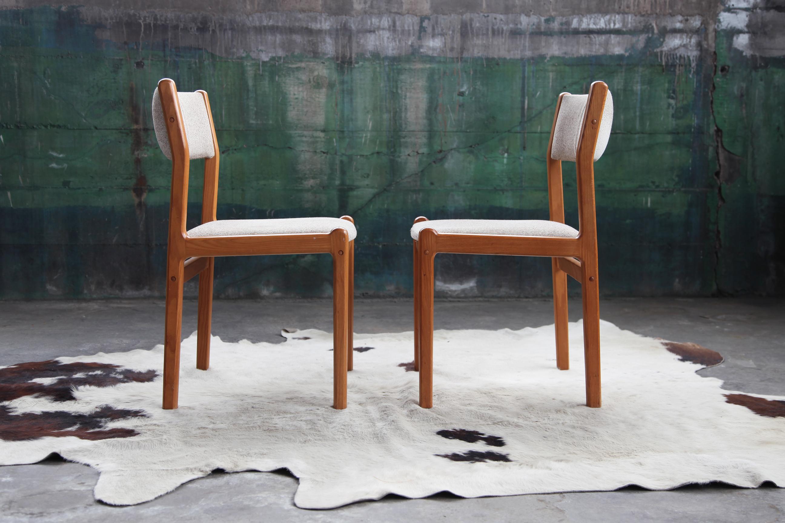 Table de salle à manger ronde ou ovale MCM avec feuilles + 4 chaises par Gudme Jl Moller, 9 pièces 8