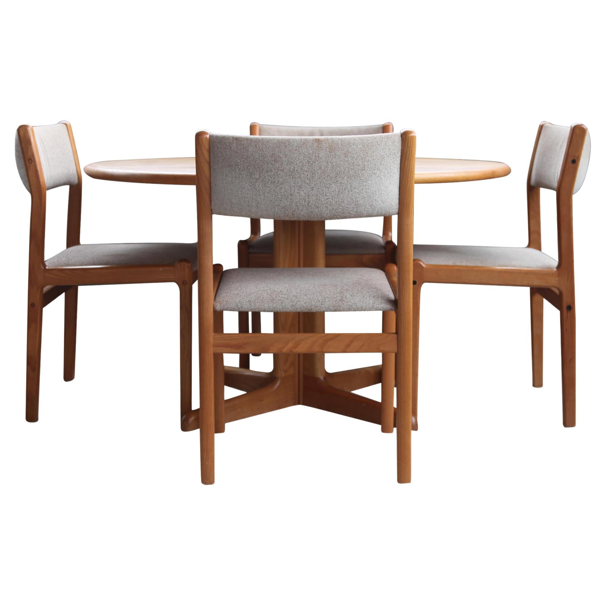 MCM Round to Oval Dining Table w/ Leaves + 4 Chairs by Gudme Jl Moller, 9 Pcs