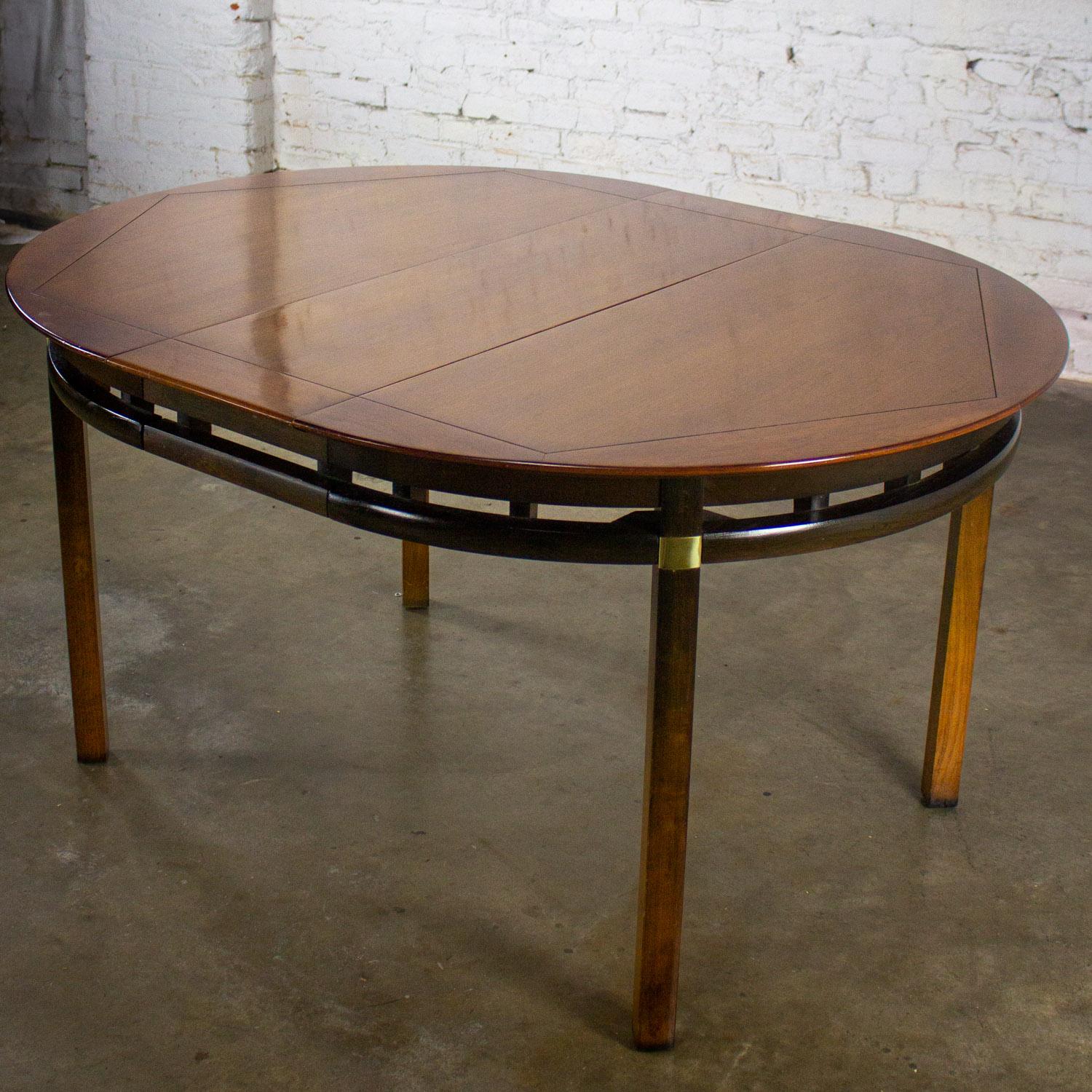 MCM Round to Oval Expanding Dining Table Attributed Hickory Tung Si Collection For Sale 2