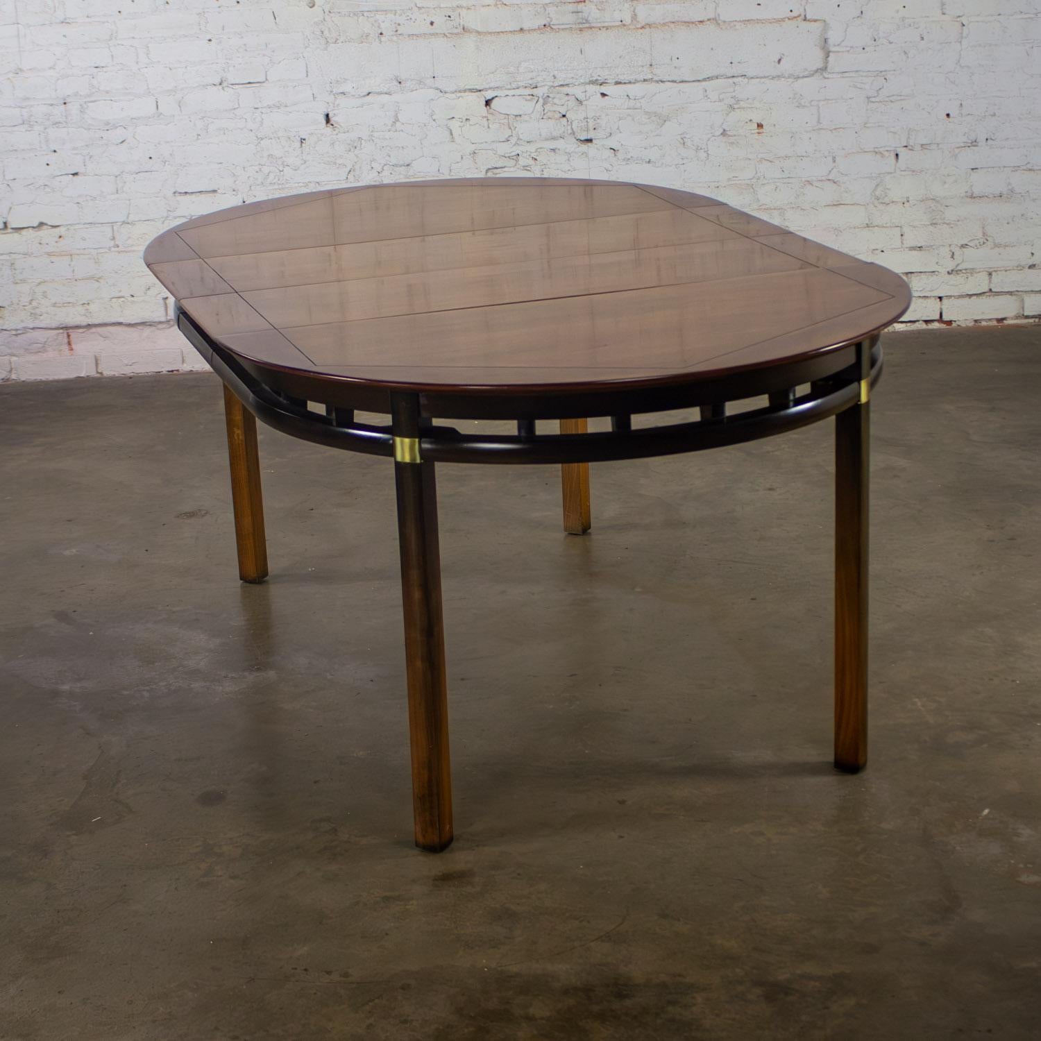 MCM Round to Oval Expanding Dining Table Attributed Hickory Tung Si Collection For Sale 4
