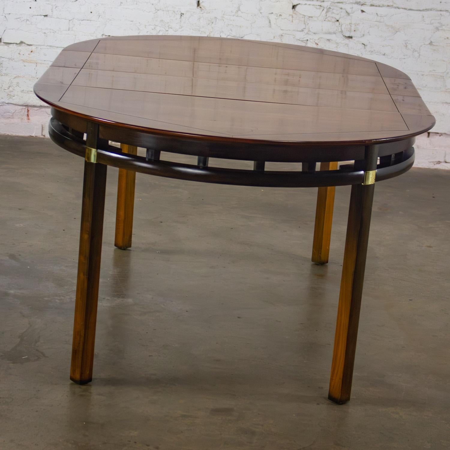 MCM Round to Oval Expanding Dining Table Attributed Hickory Tung Si Collection For Sale 5